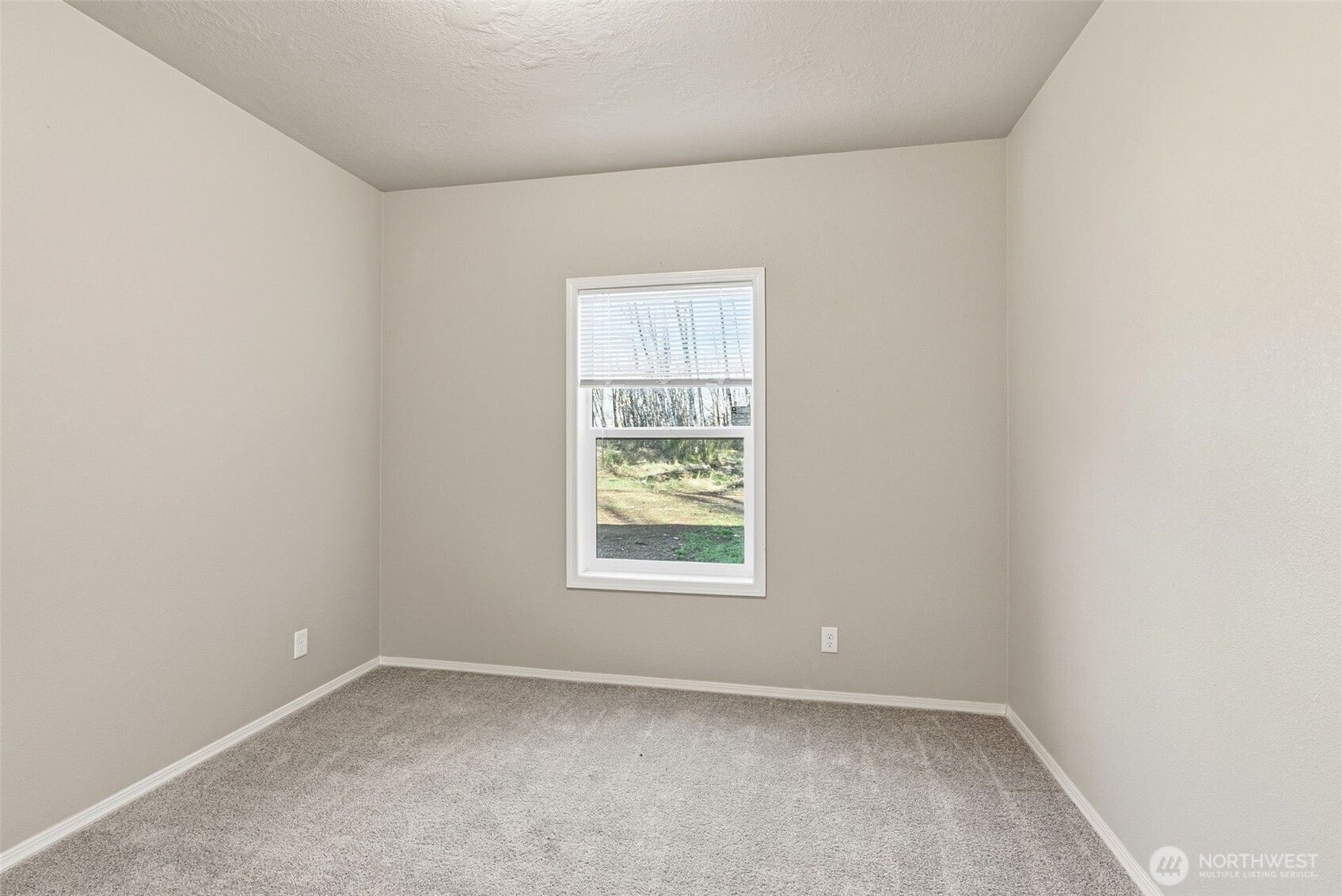 142 Wild Daisy Drive Property Photo 16