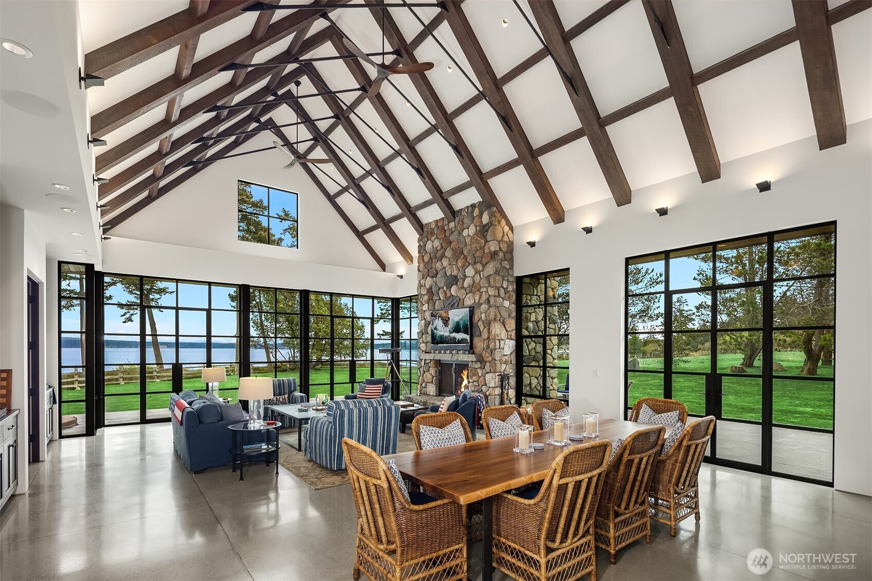 2495846 Property Photo 17