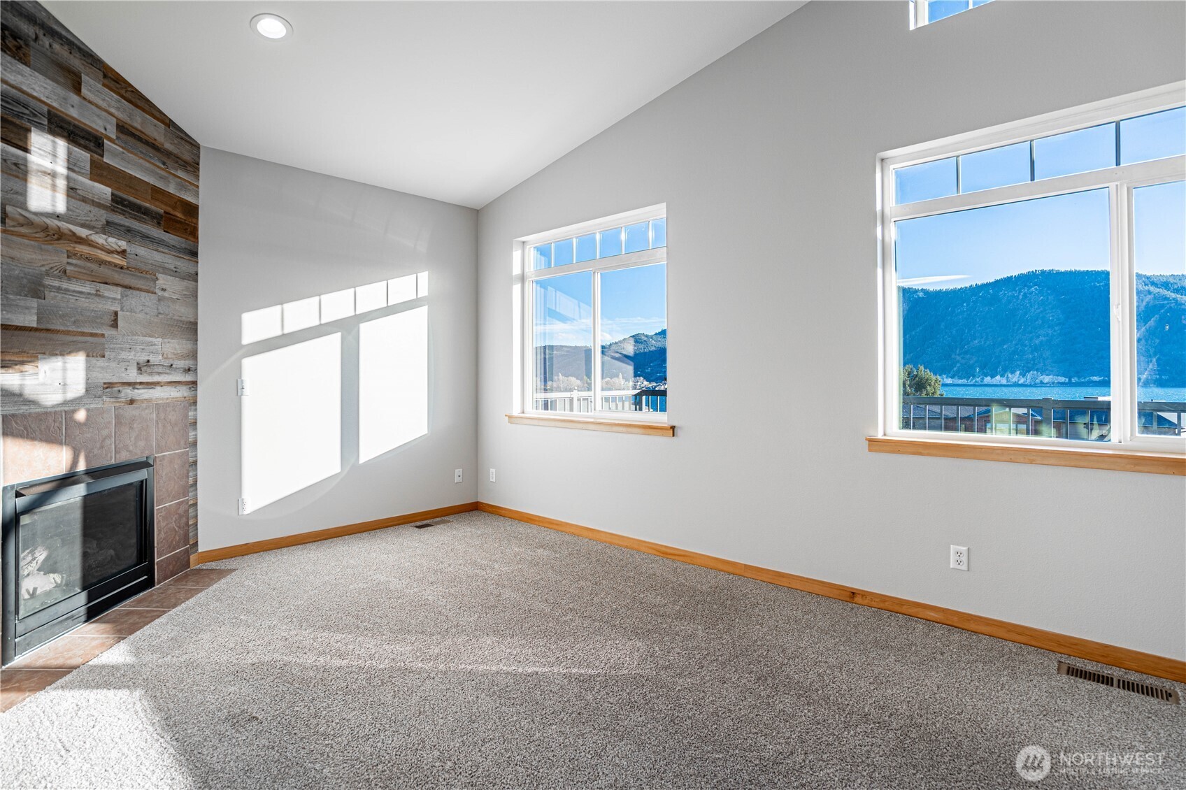 744 Wapato Way A Property Photo 4