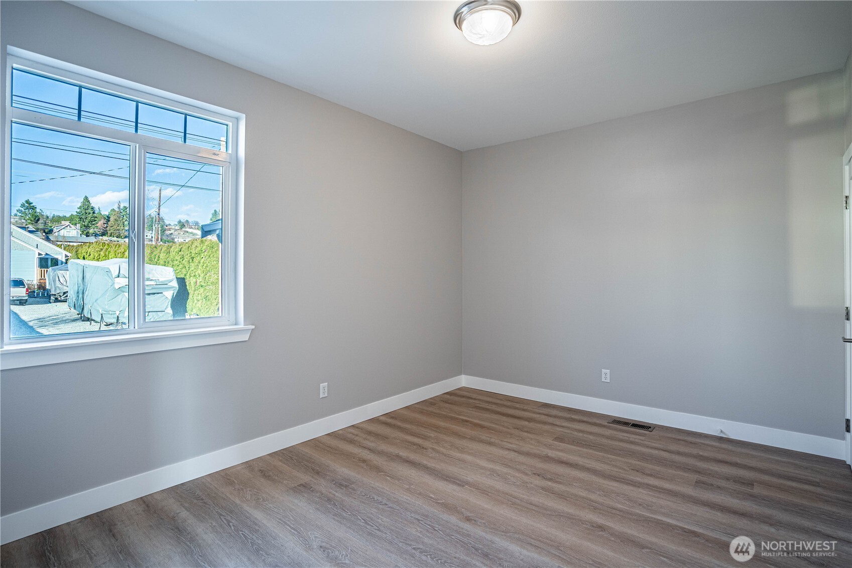 744 Wapato Way #b Property Photo 13
