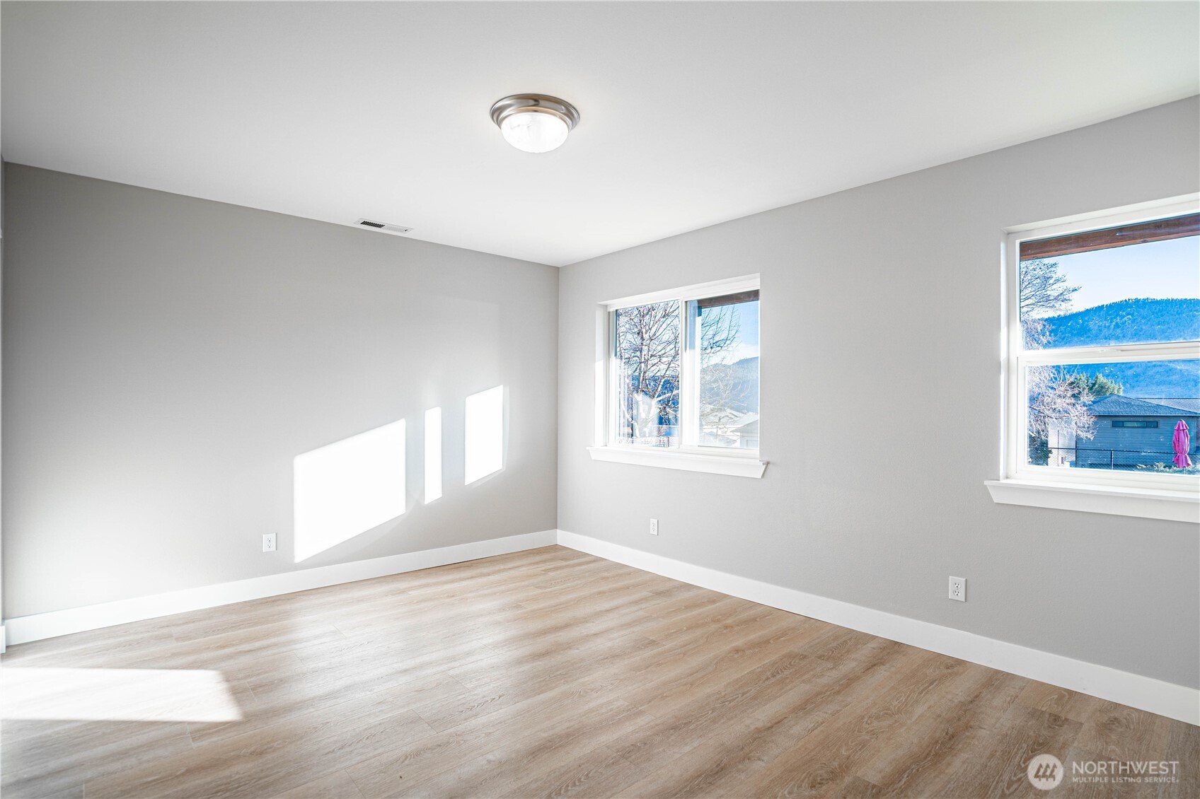 744 Wapato Way #b Property Photo 23