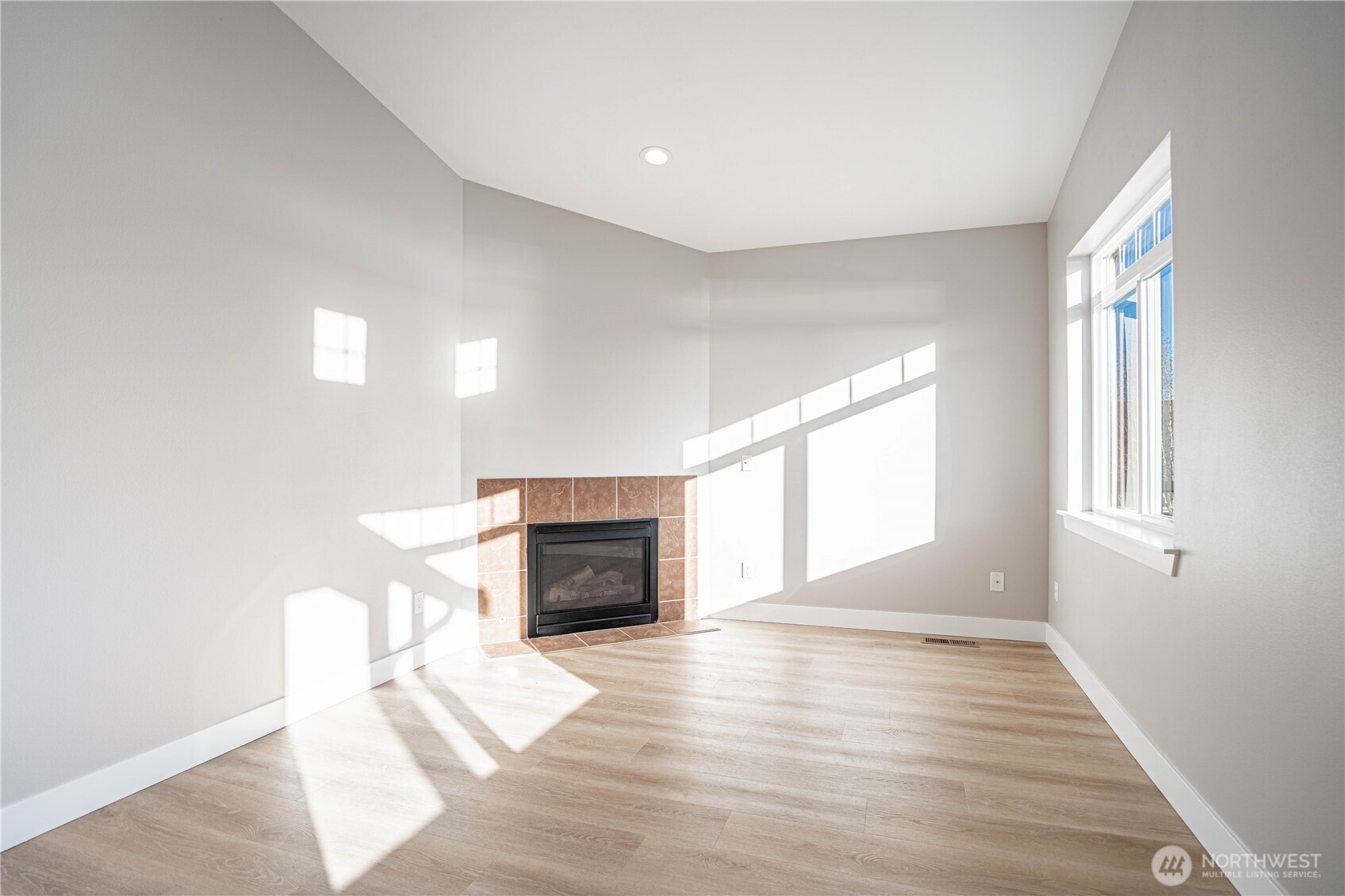744 Wapato Way #c Property Photo 4