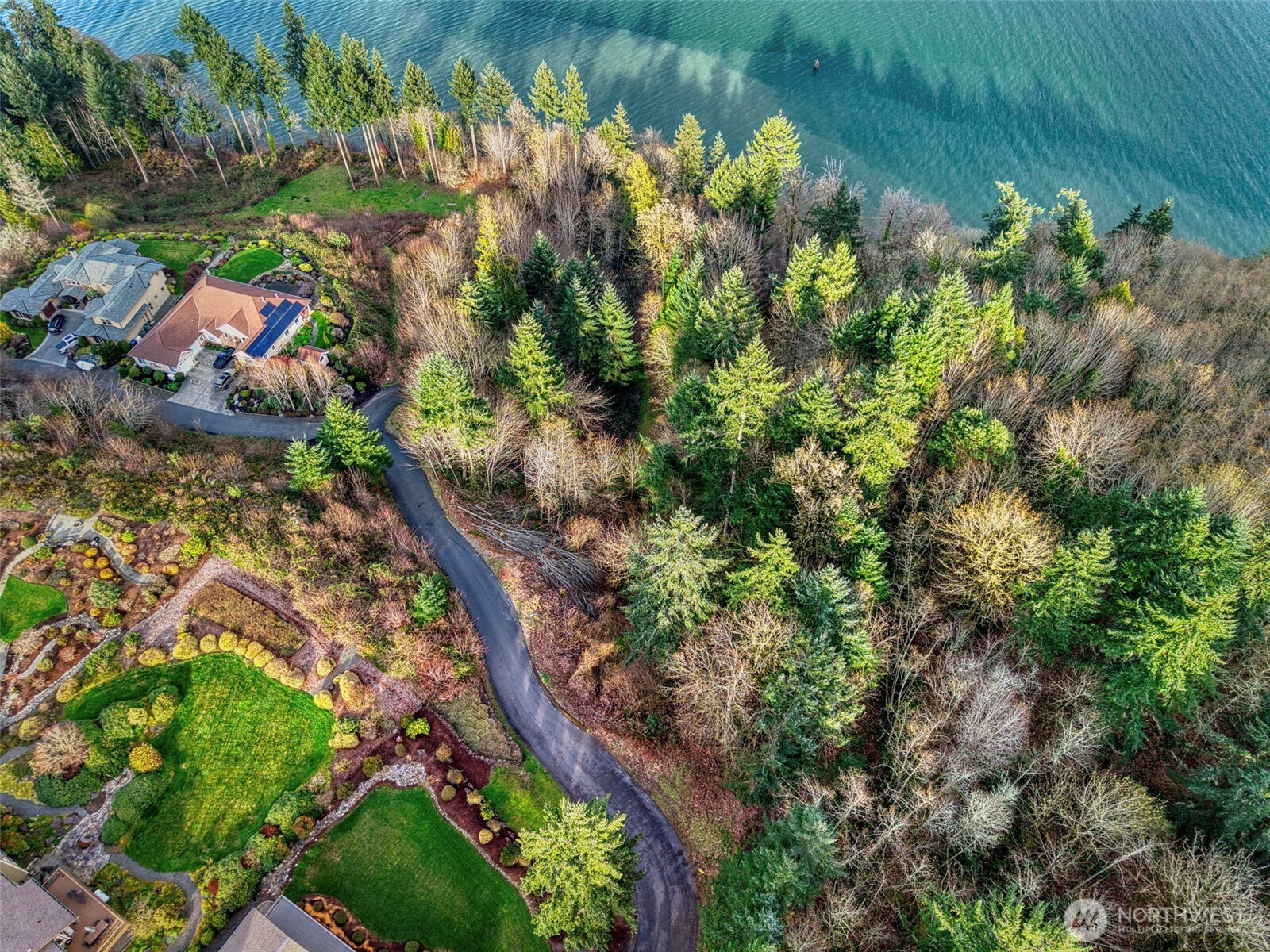 2401 Ne Solar View Court Property Photo 8