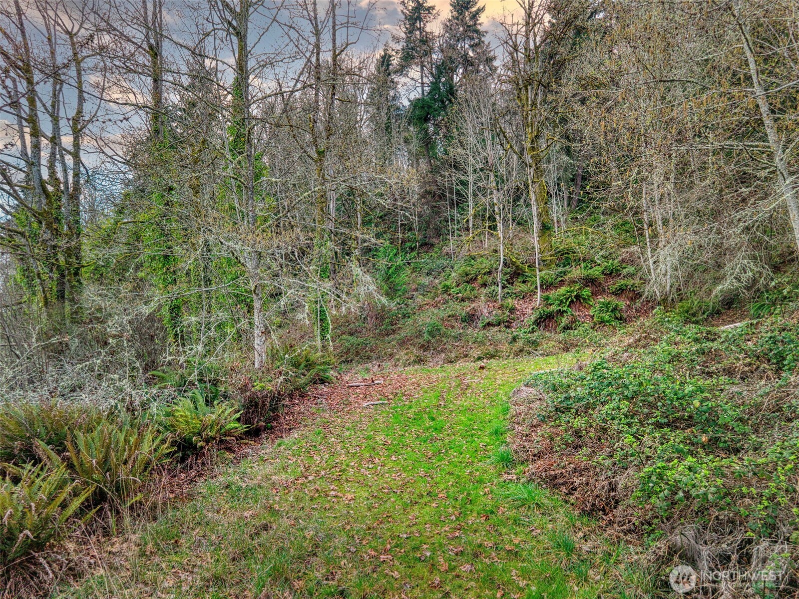 2401 Ne Solar View Court Property Photo 25