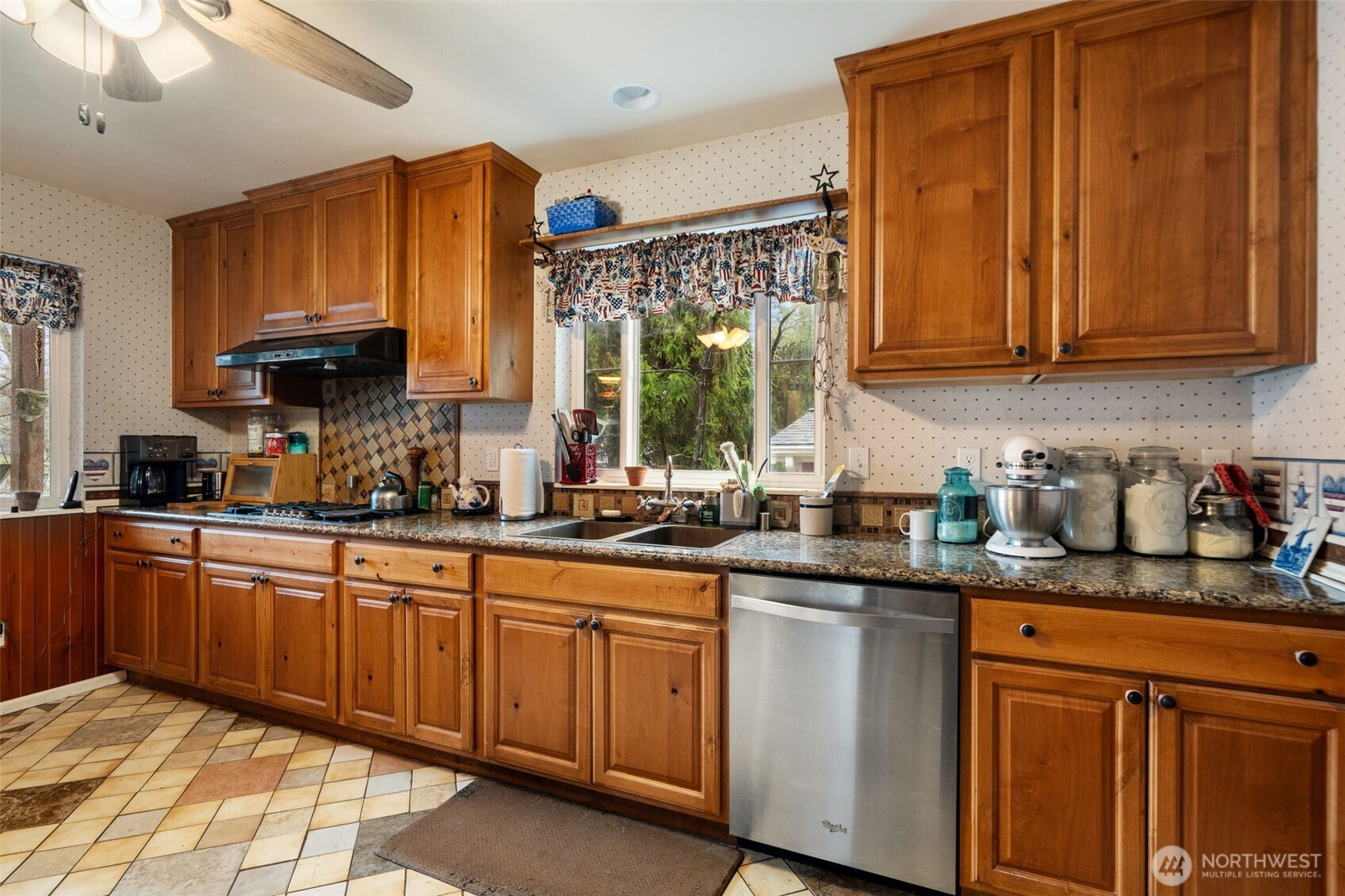 30 E Lakeway Drive Property Photo 9