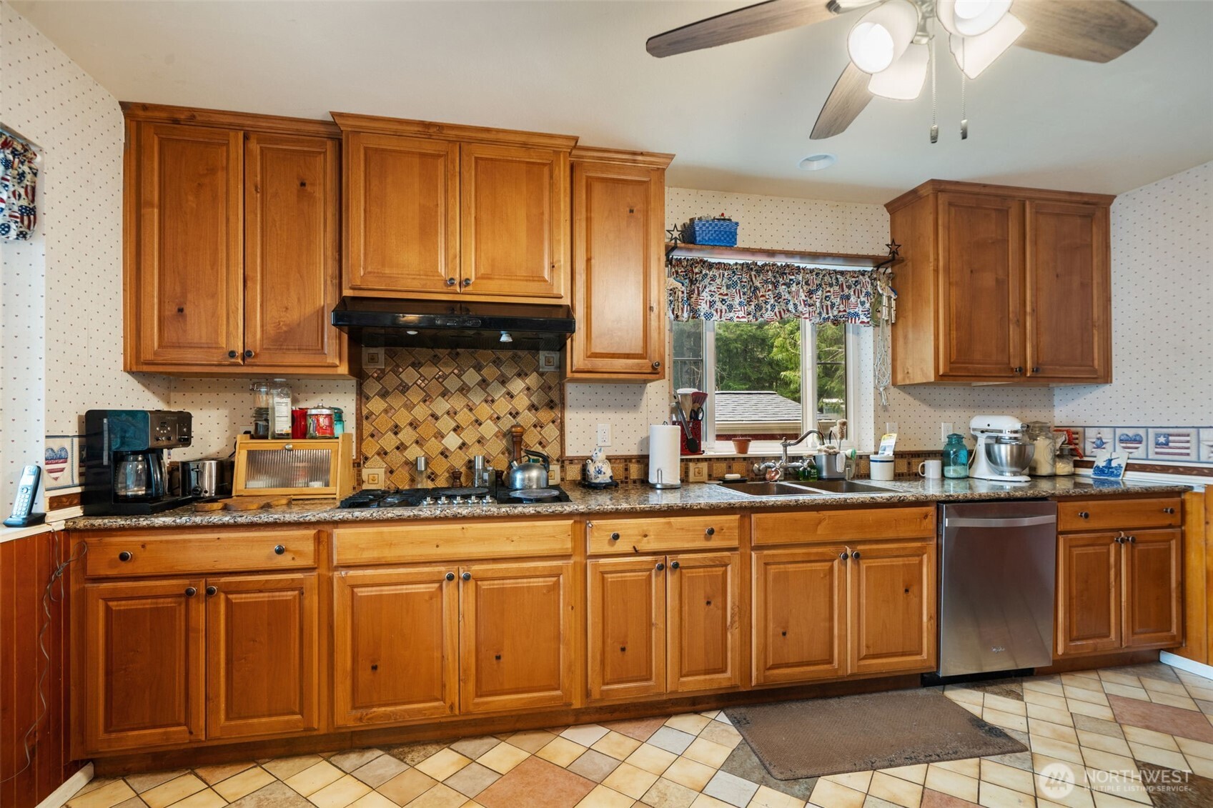 30 E Lakeway Drive Property Photo 10