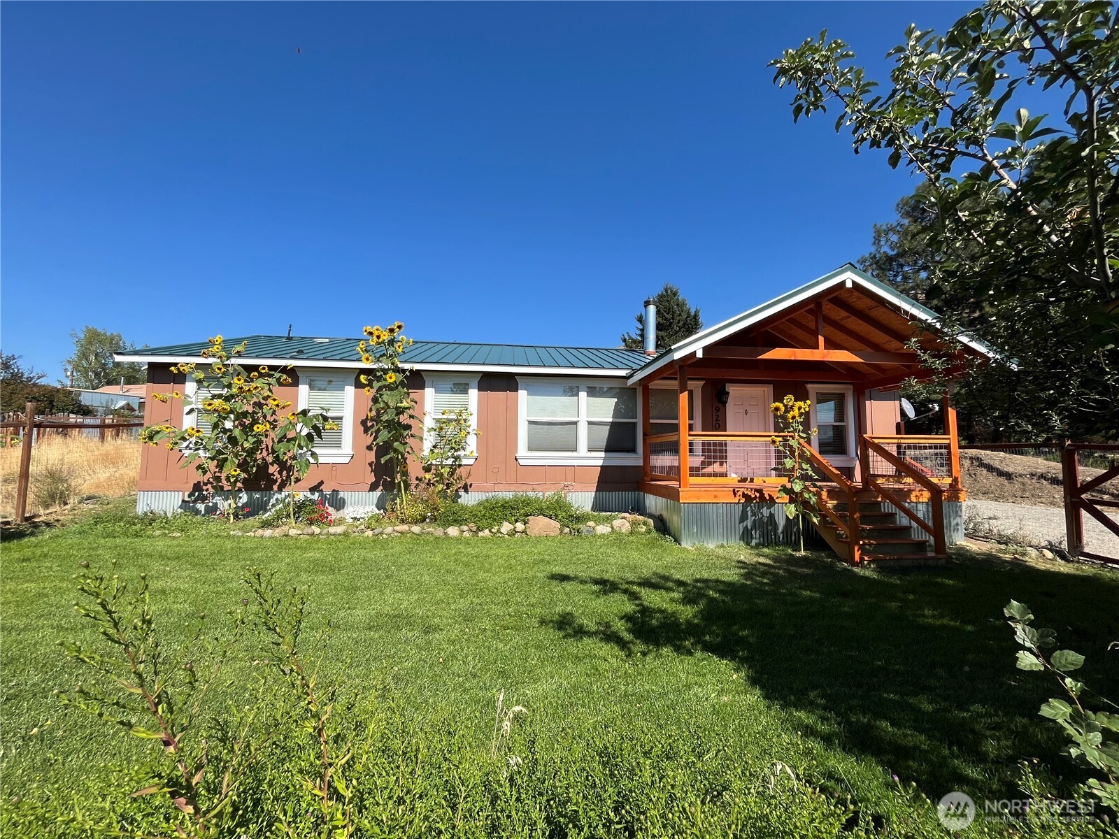 920 Castle Avenue Property Photo 1
