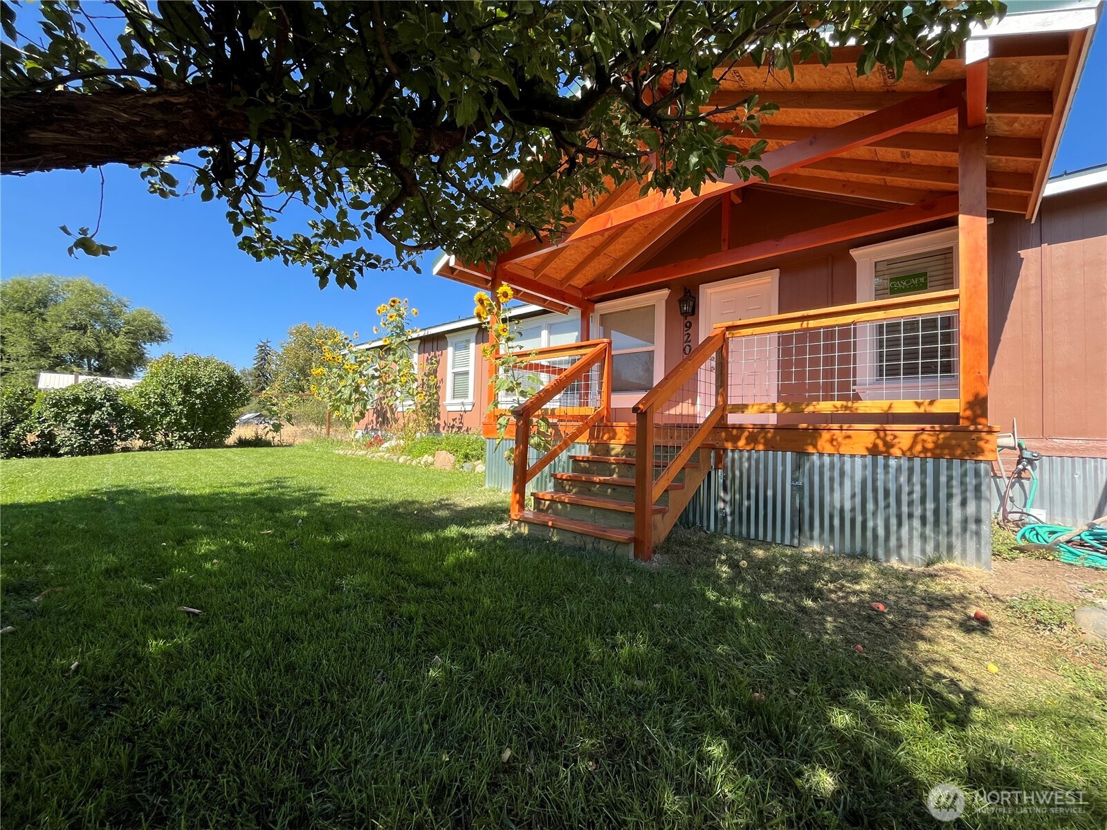 920 Castle Avenue Property Photo 4