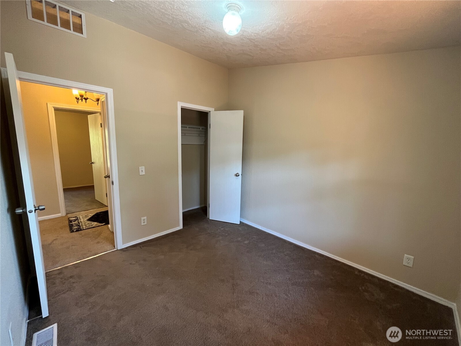 920 Castle Avenue Property Photo 9