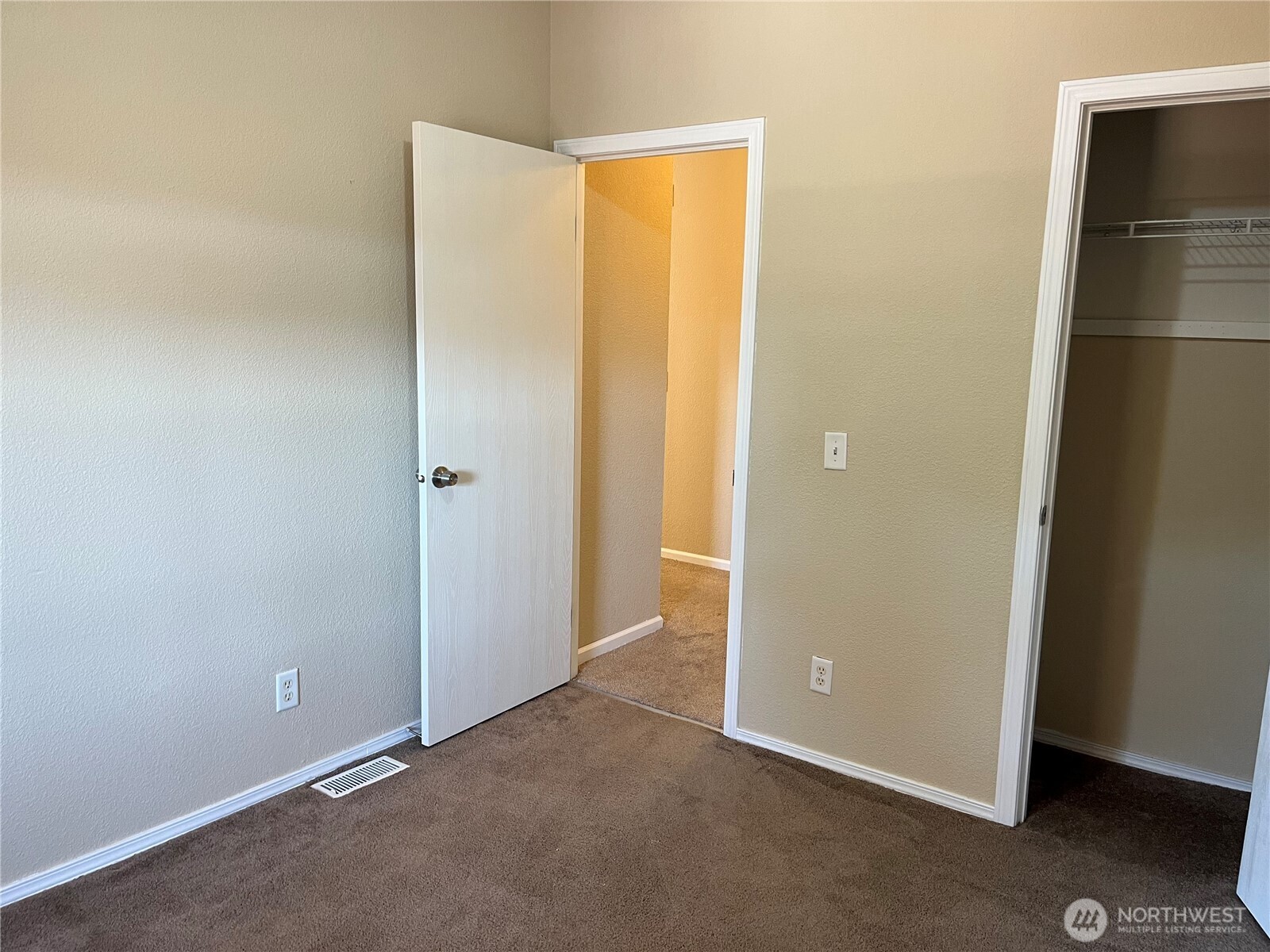 920 Castle Avenue Property Photo 10