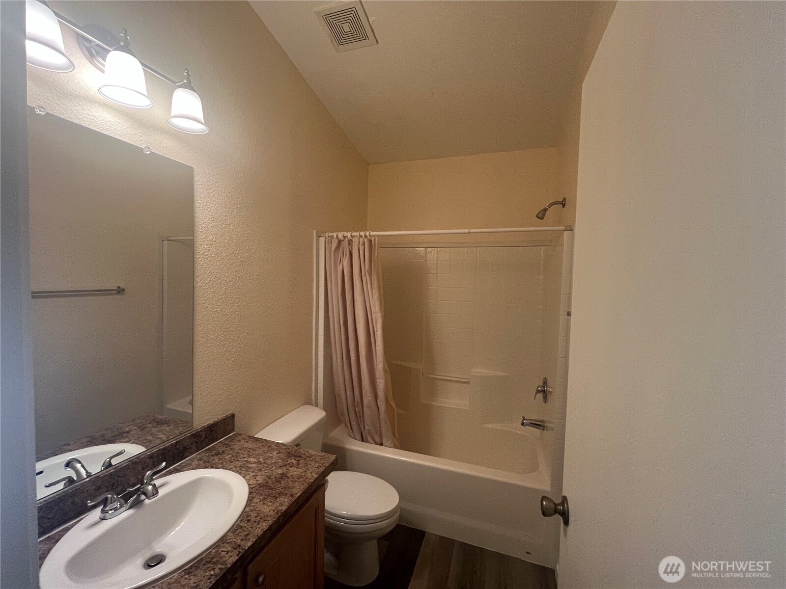 920 Castle Avenue Property Photo 15