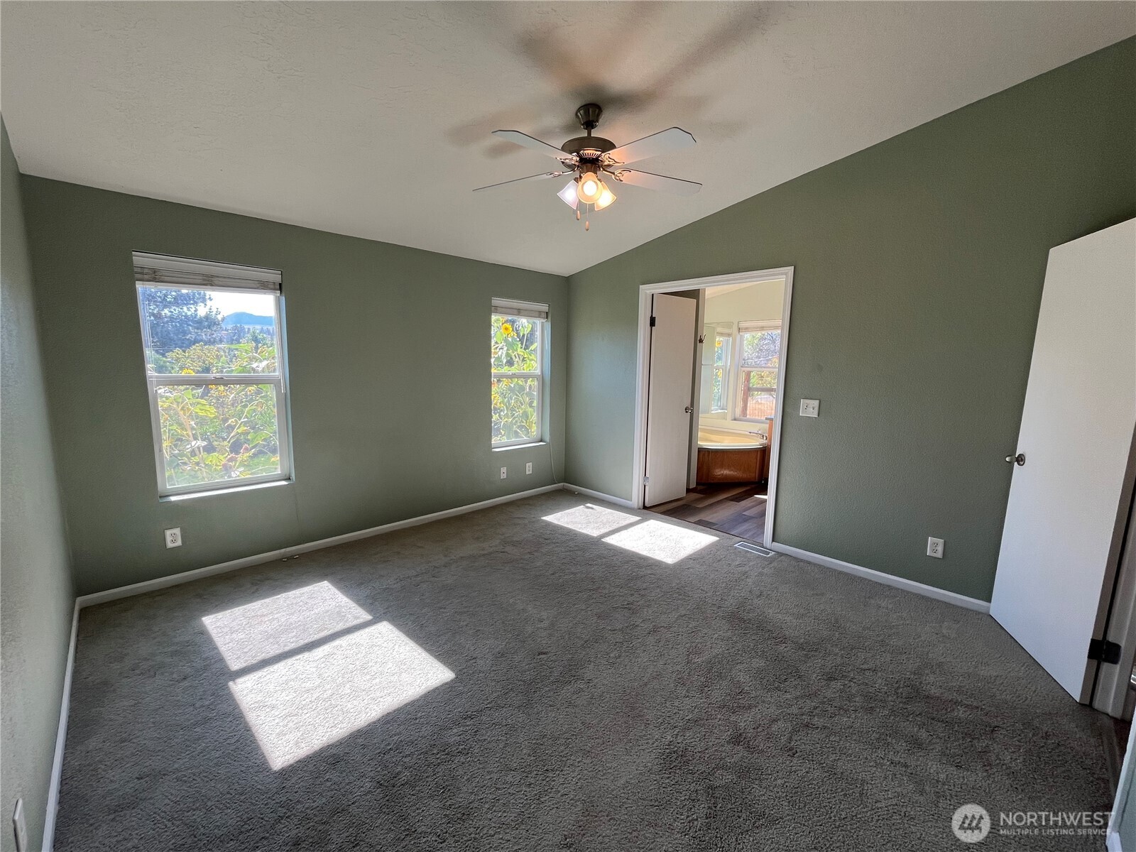 920 Castle Avenue Property Photo 27