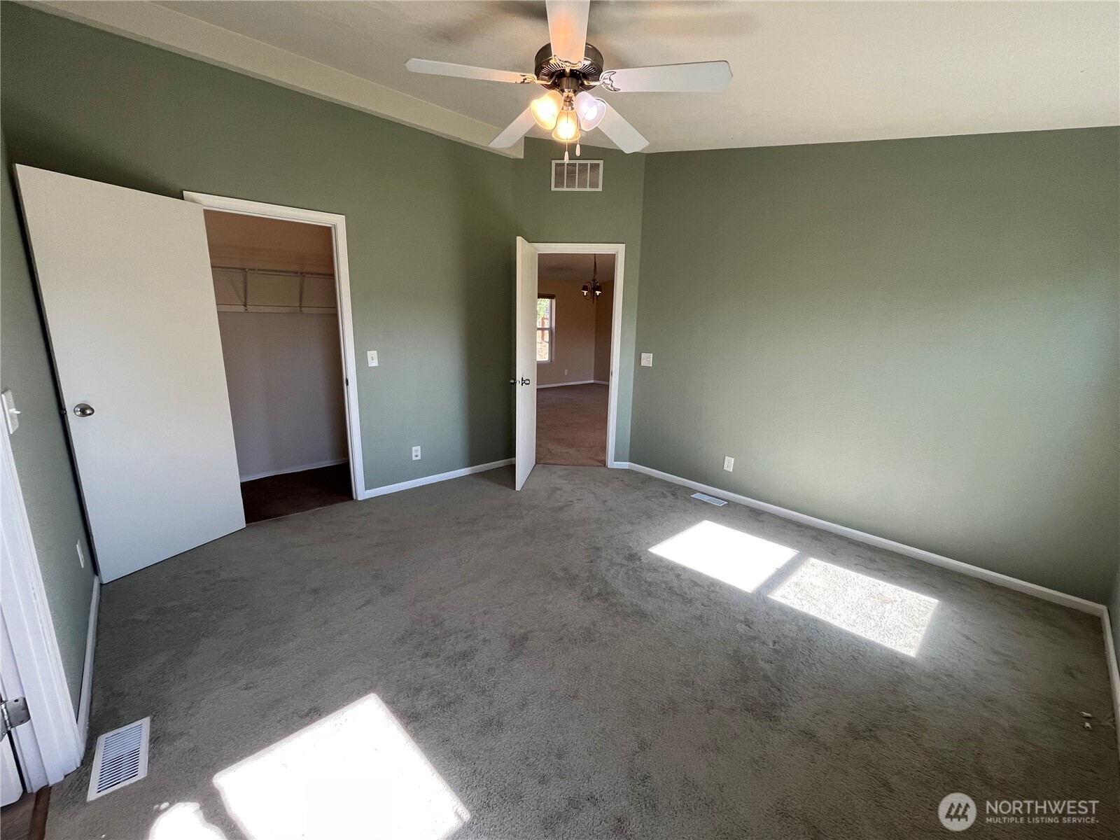 920 Castle Avenue Property Photo 28