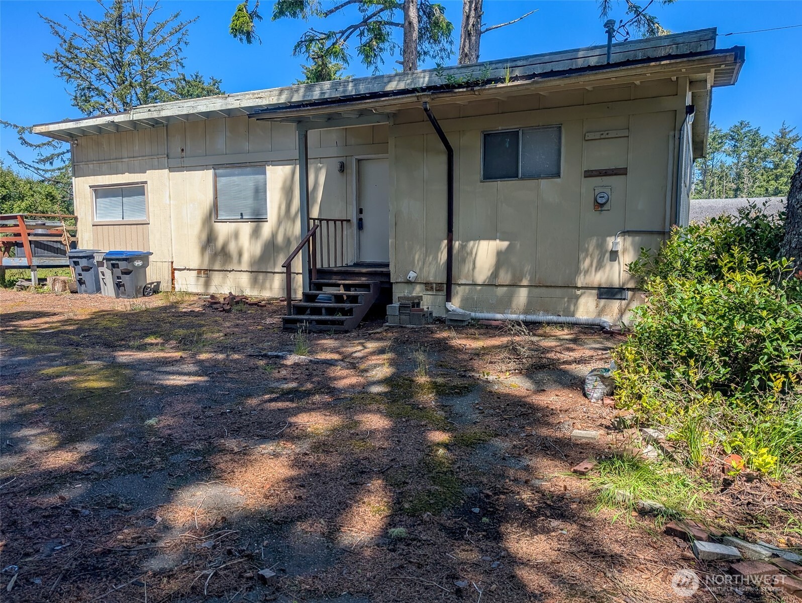 581 Dolphin Avenue Property Photo 1