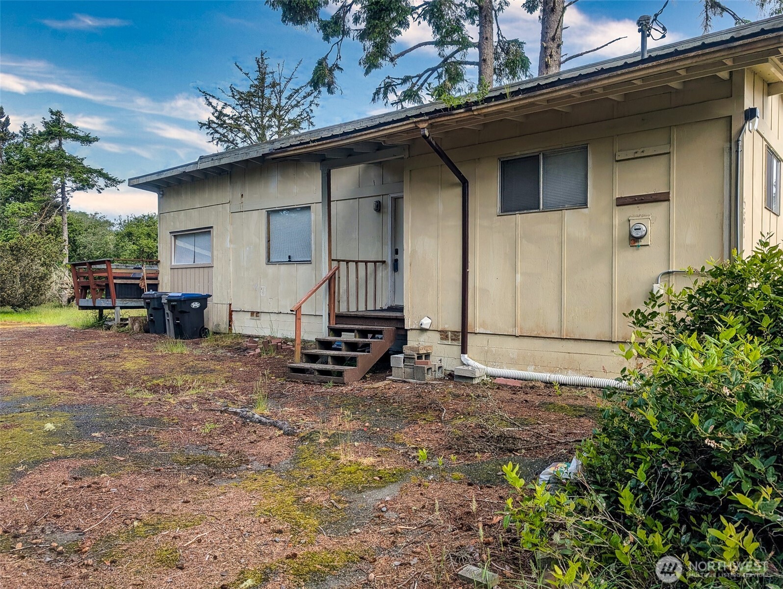 581 Dolphin Avenue Property Photo 5