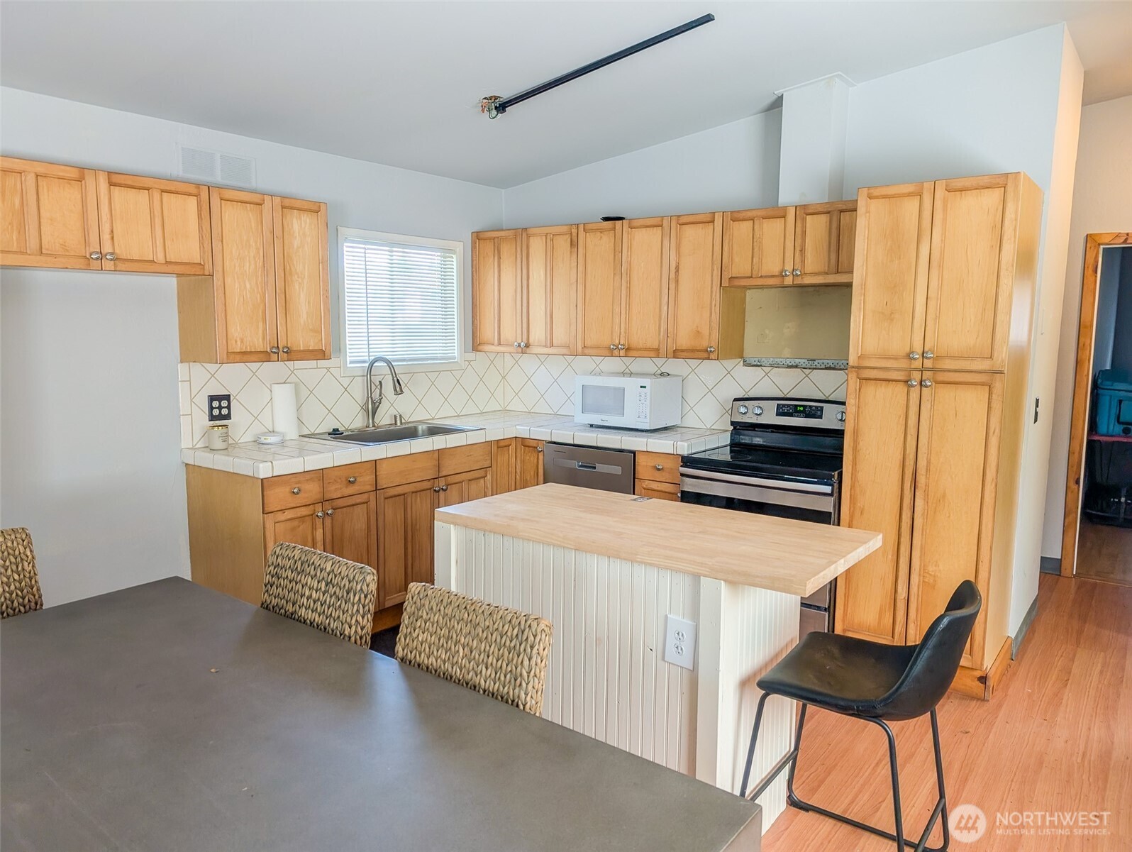 581 Dolphin Avenue Property Photo 10