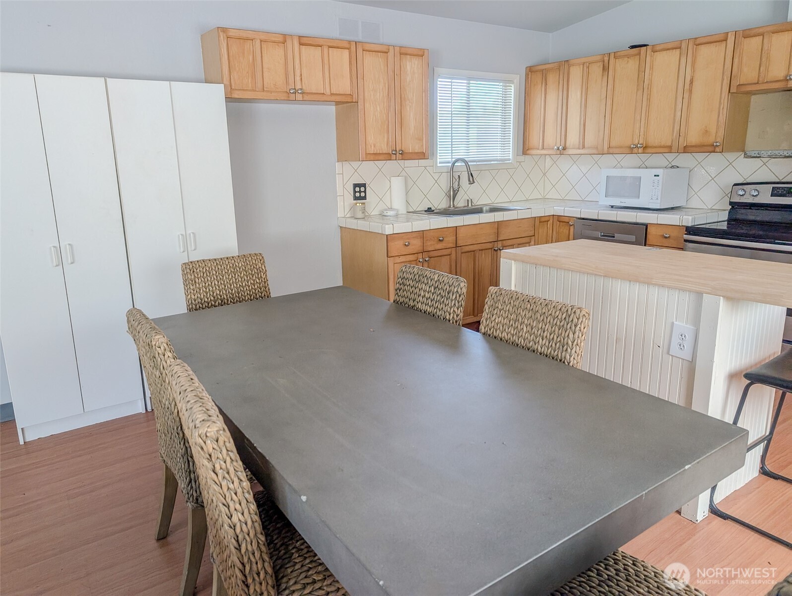 581 Dolphin Avenue Property Photo 11
