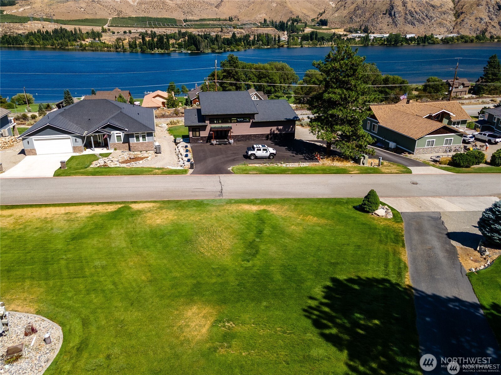 15307 Lakeview Street Property Photo 1