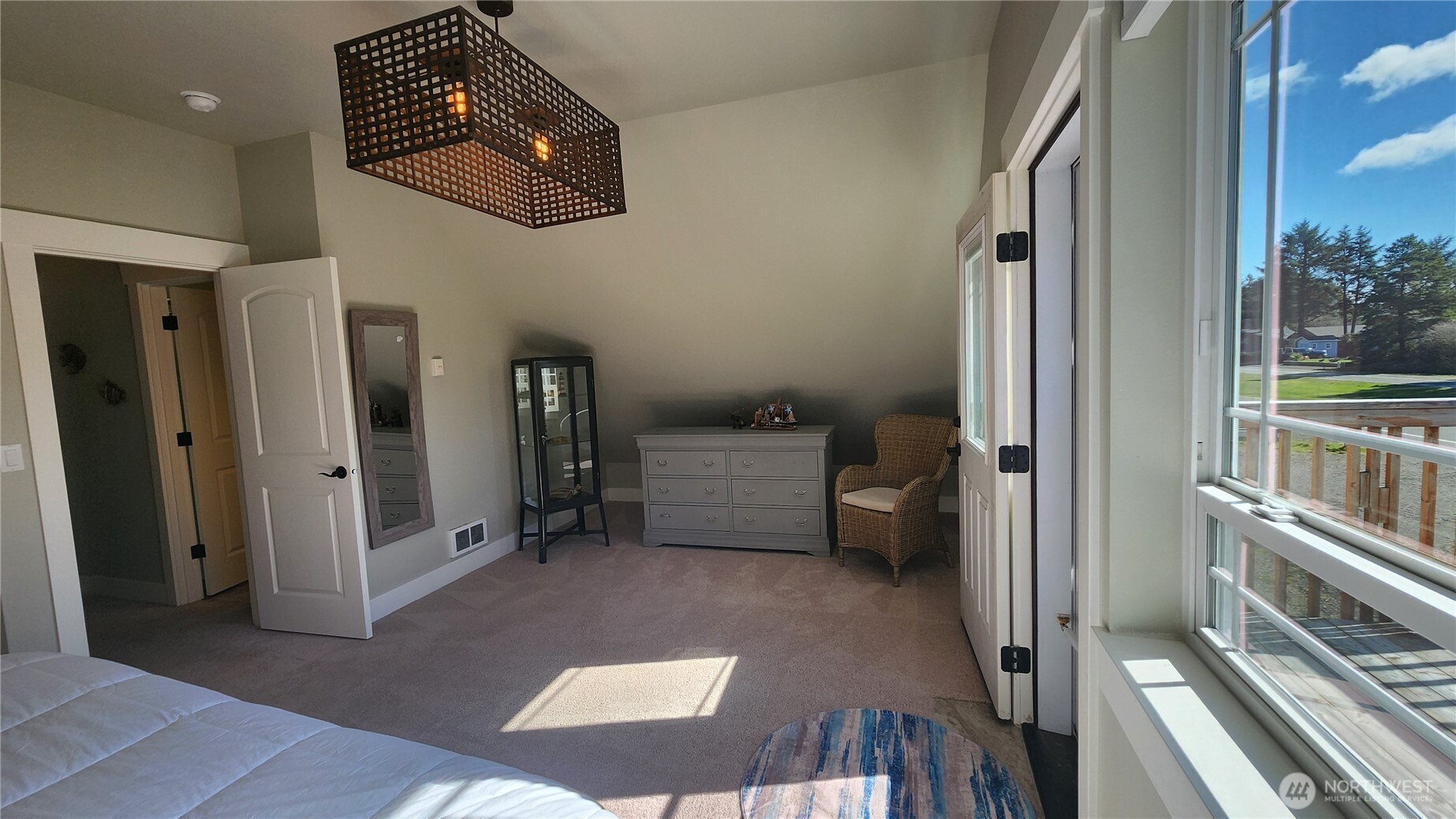 136 Pacific Boulevard Property Photo 15