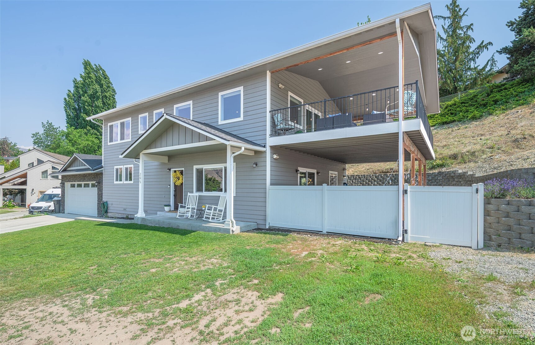 205 Skyline Drive Property Photo 1