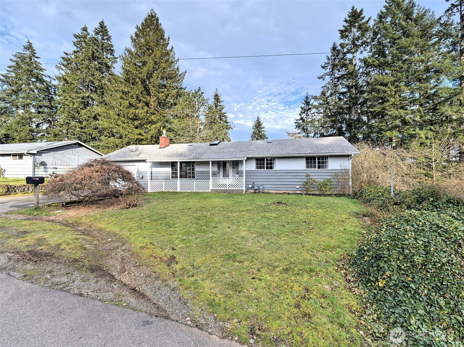 2028 Ferry Street Property Photo 2