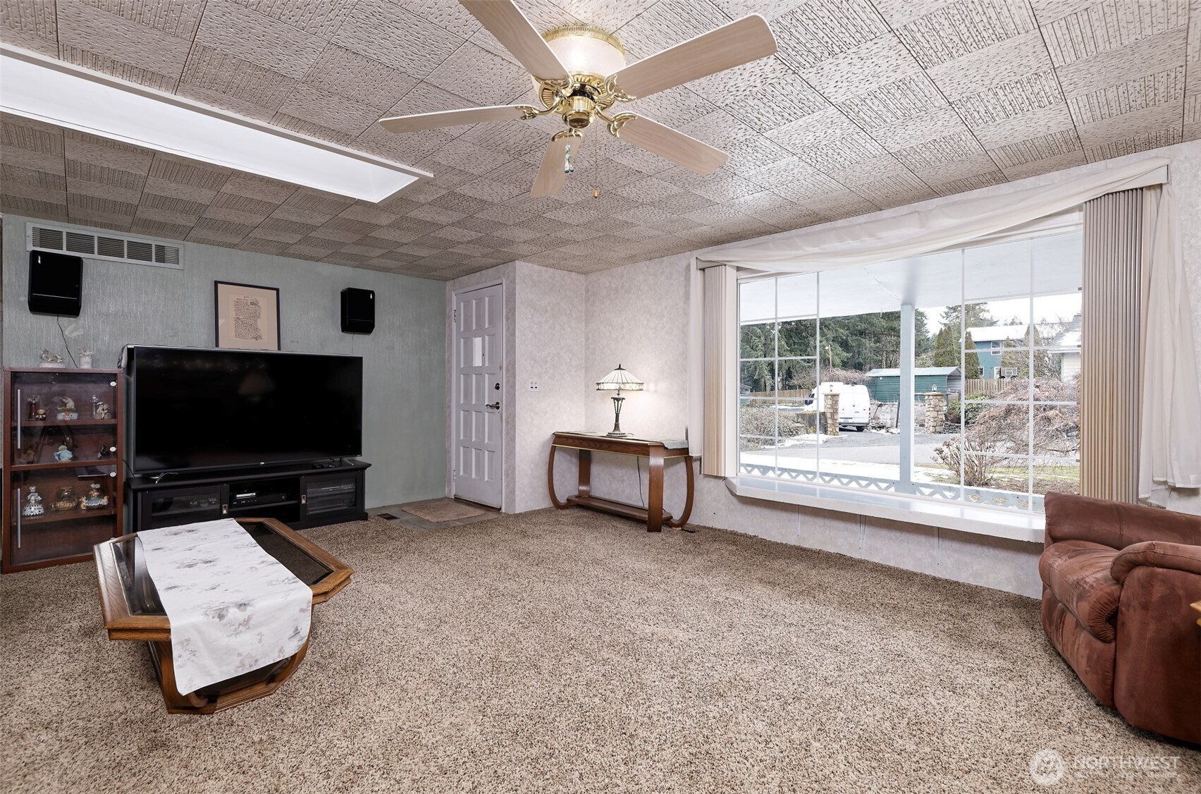 2028 Ferry Street Property Photo 3