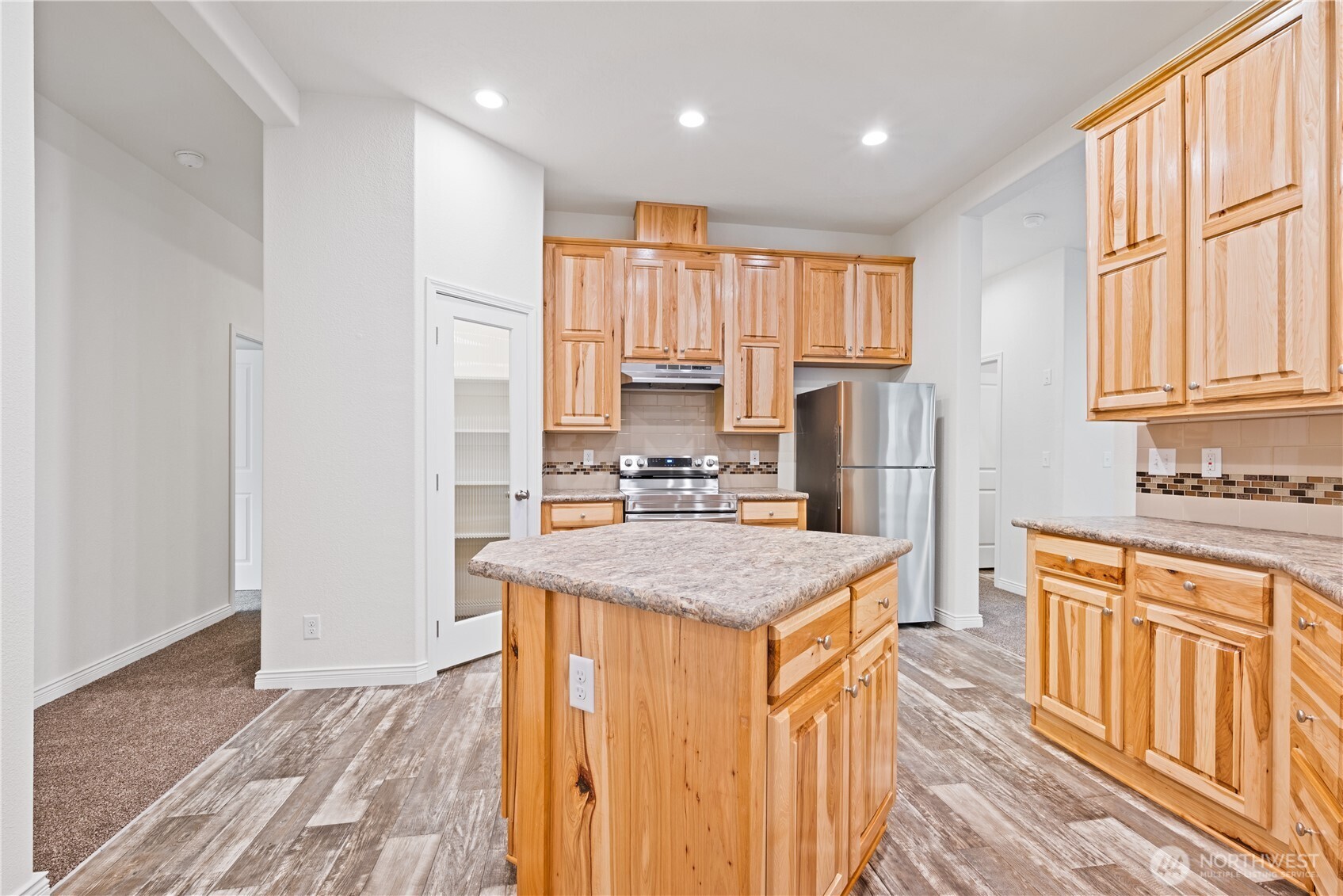 1728 Spirit Lake Highway Property Photo 4