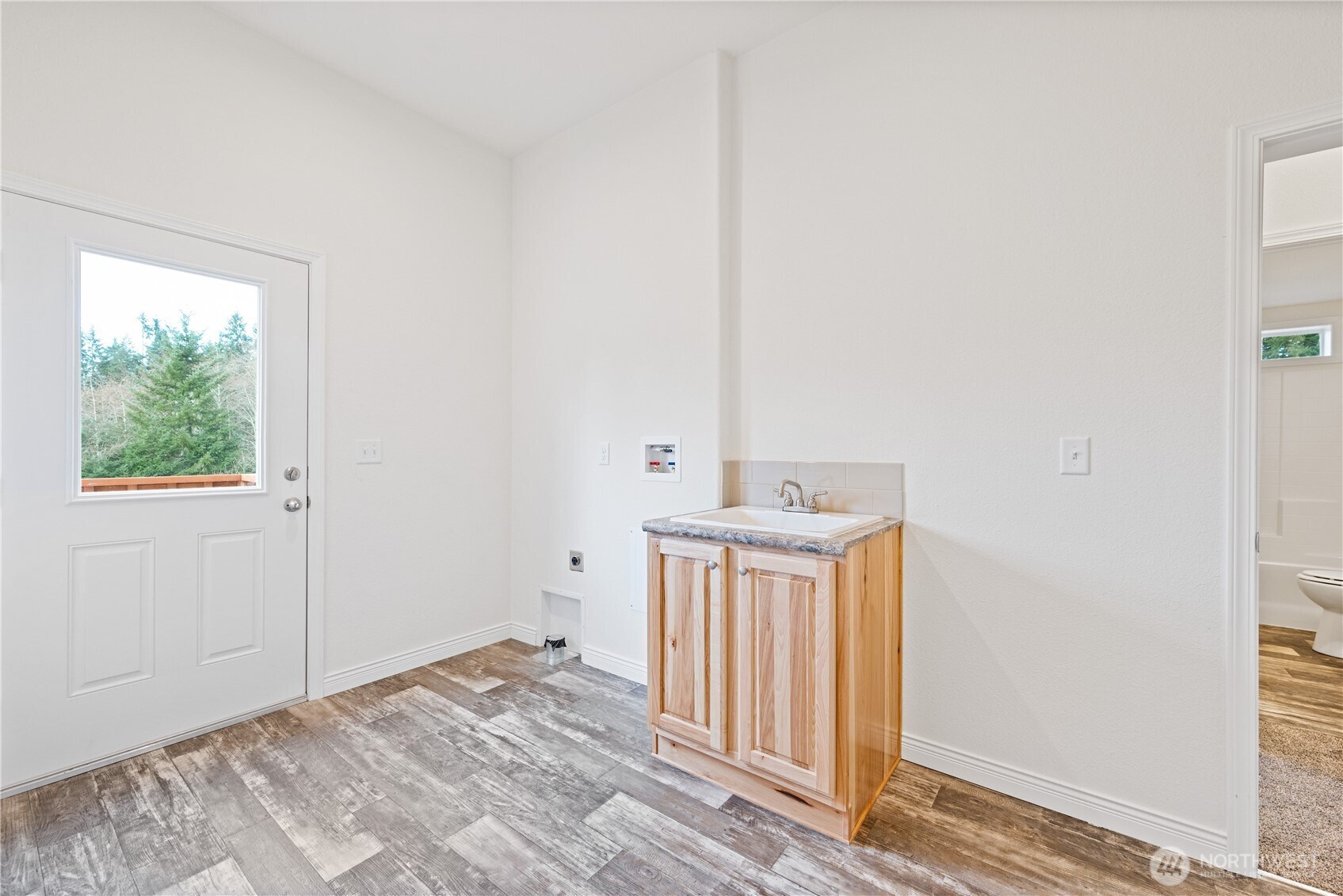 1728 Spirit Lake Highway Property Photo 16