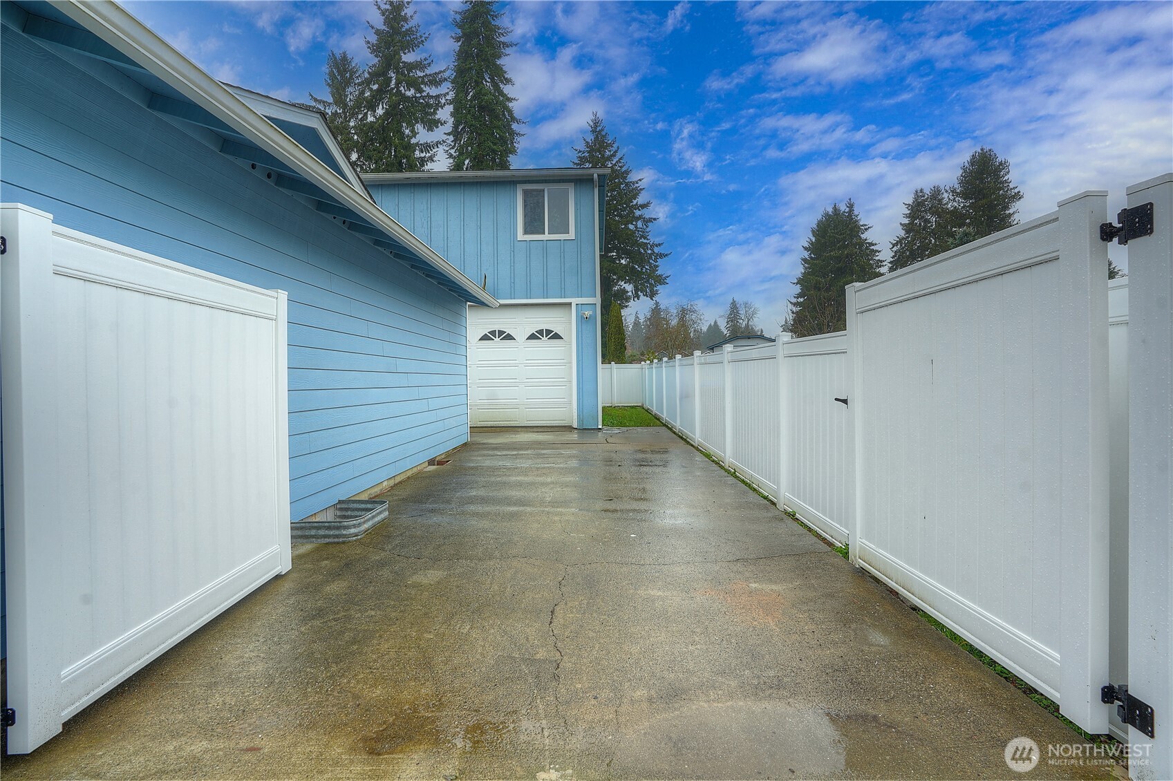 2412 Lexington Street Property Photo 3