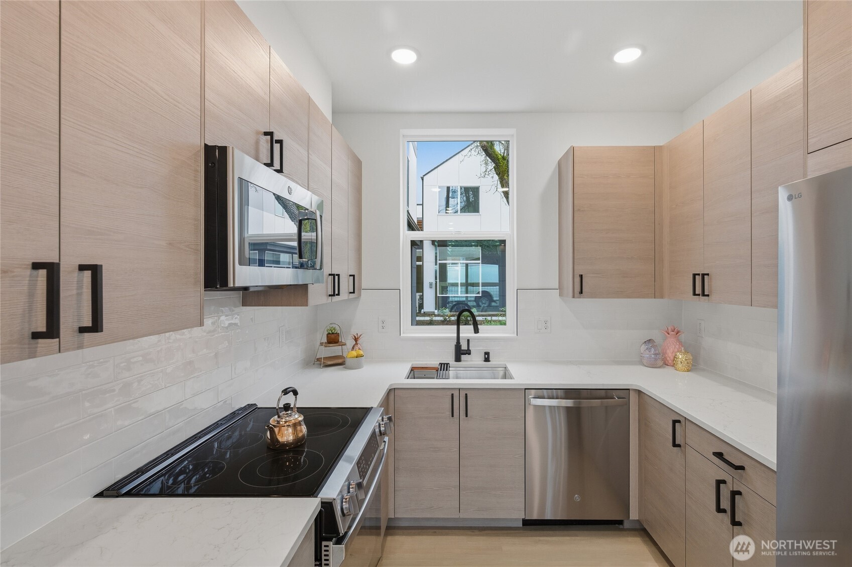 809 S Sullivan Street B Property Photo 2