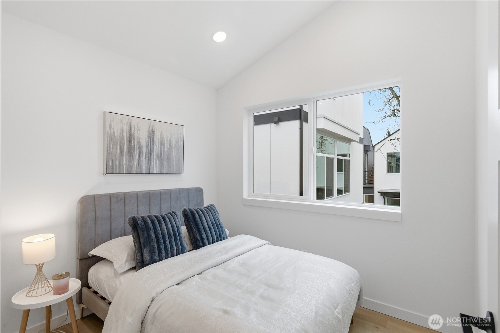 809 S Sullivan Street B Property Photo 4