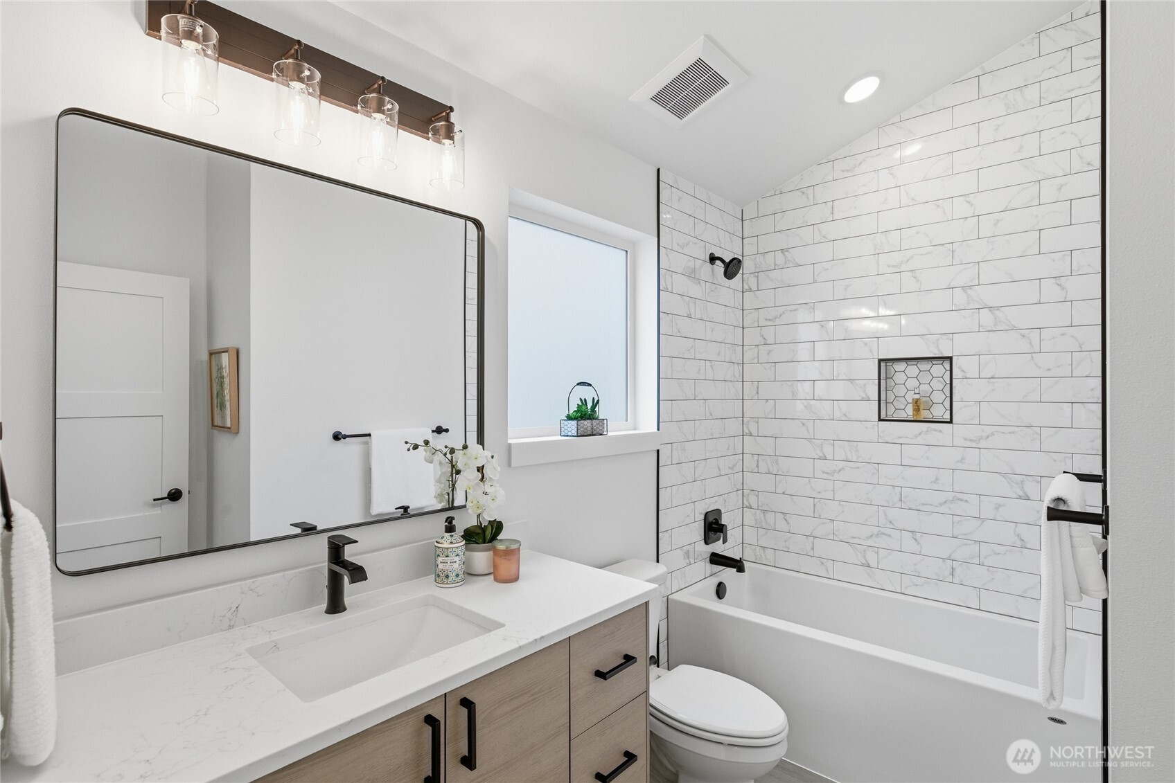 809 S Sullivan Street B Property Photo 8