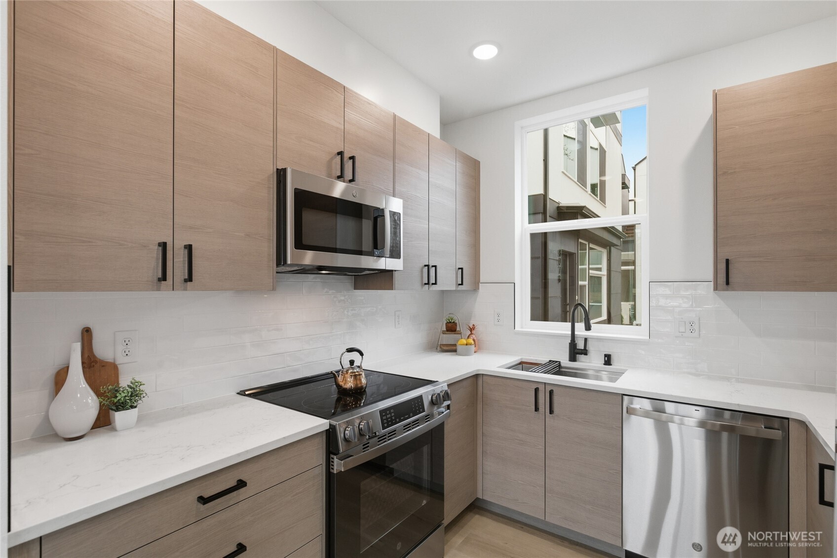 809 S Sullivan Street B Property Photo 15