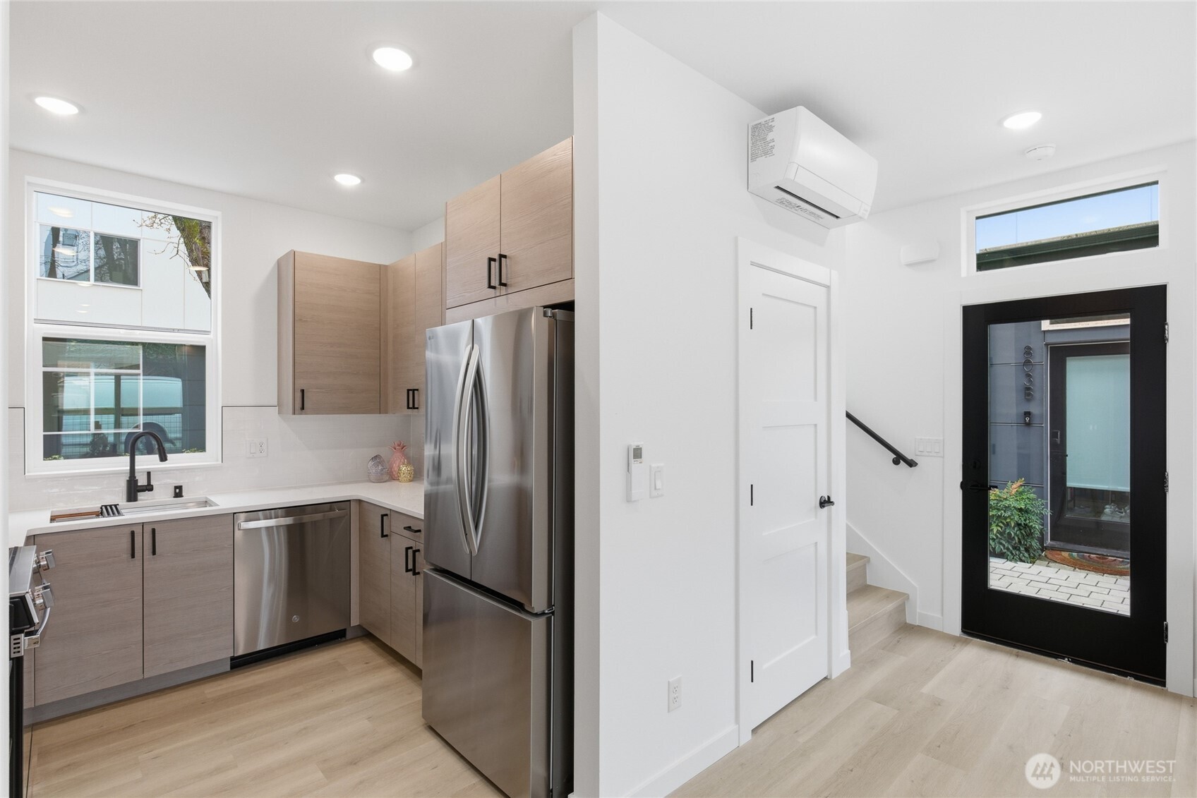 809 S Sullivan Street B Property Photo 16