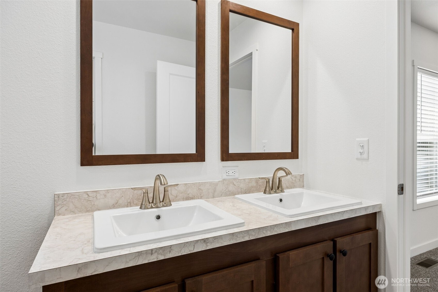 11510 E Riverside Drive 27 Property Photo 16