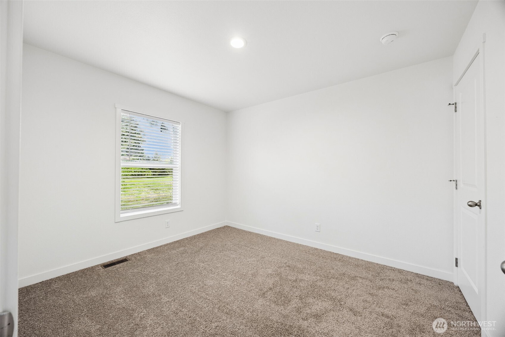 11510 E Riverside Drive 27 Property Photo 17