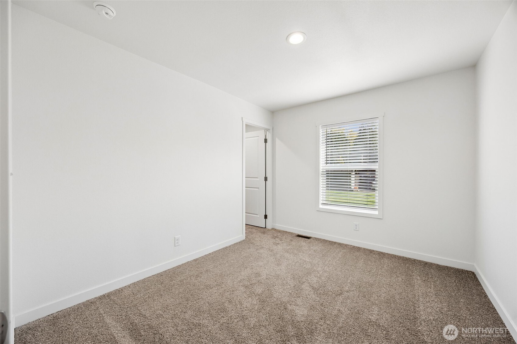 11510 E Riverside Drive 27 Property Photo 19