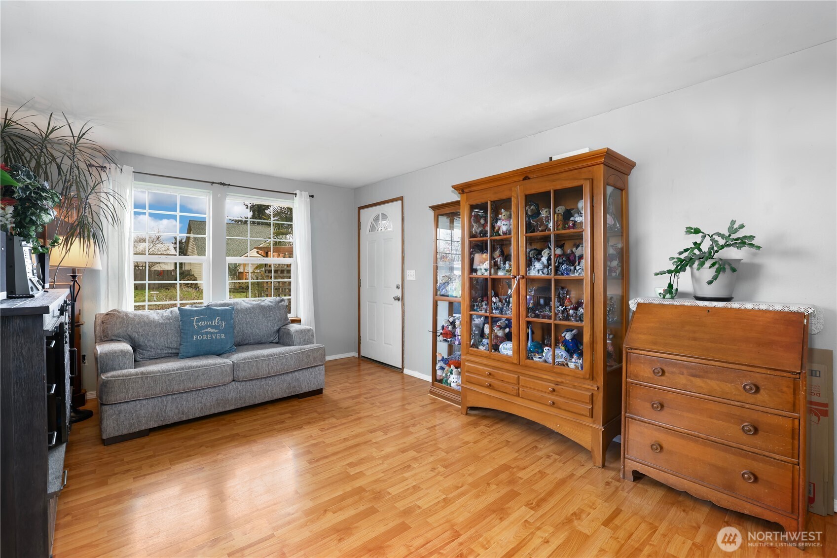 17937 Iris Place Property Photo 3