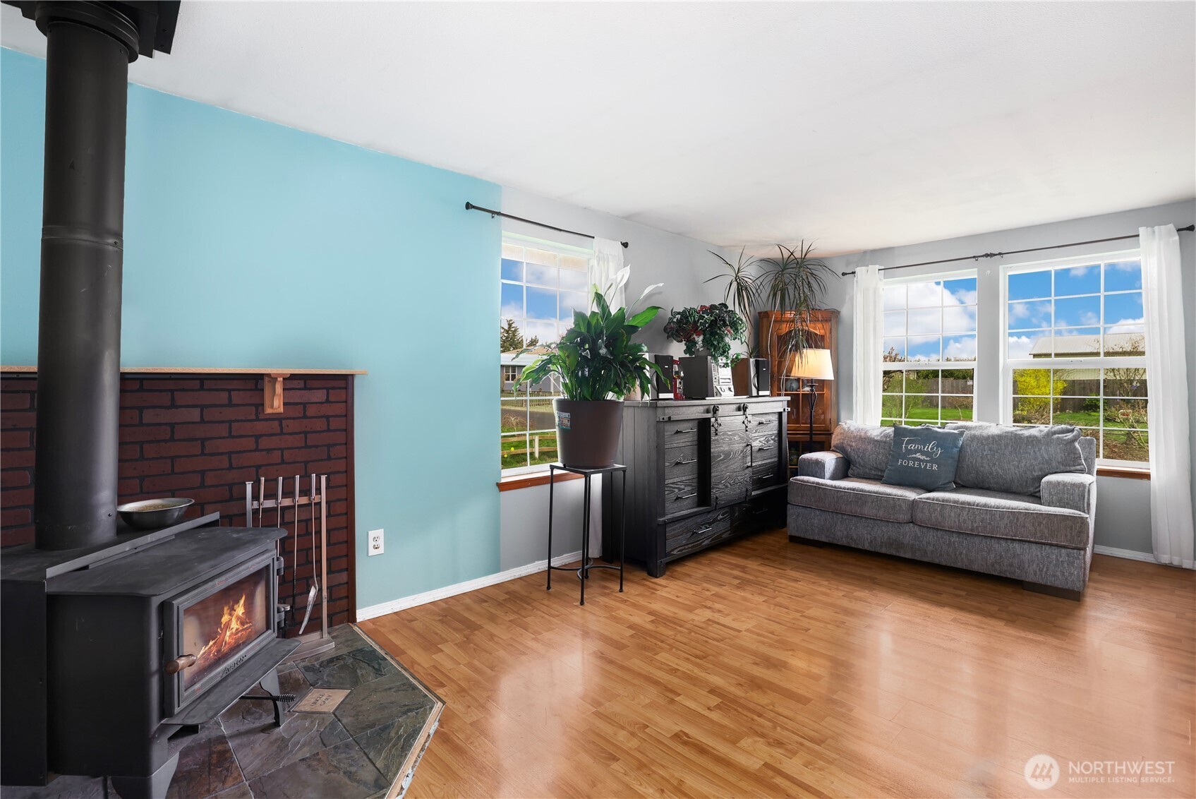 17937 Iris Place Property Photo 4