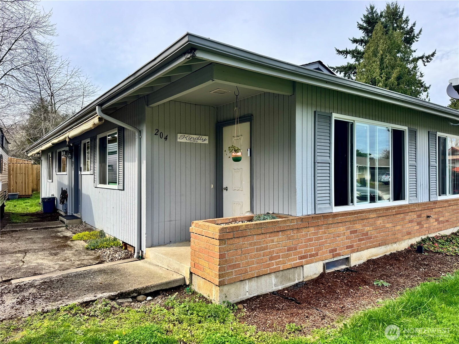202 Se 157th Avenue Property Photo 1