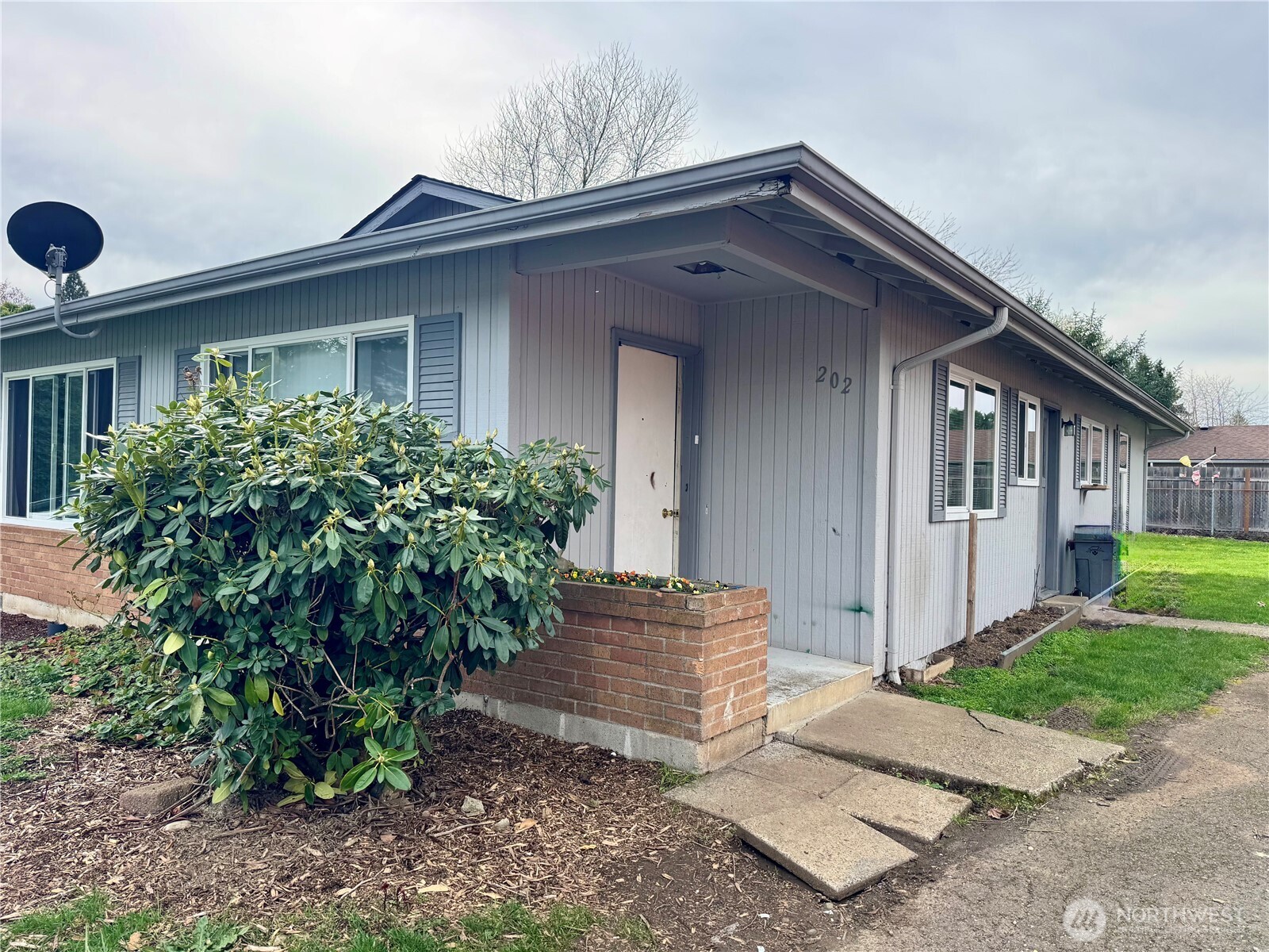 202 Se 157th Avenue Property Photo 2