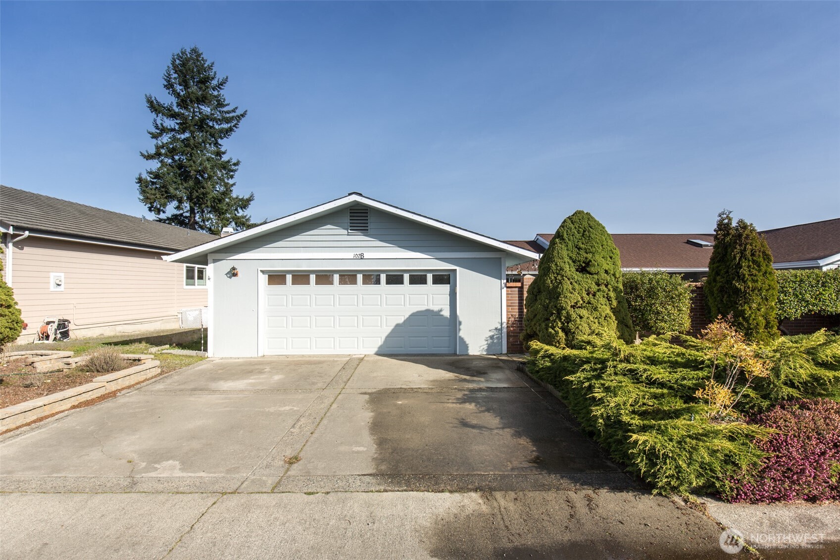 102 Hilltop Drive B Property Photo 1