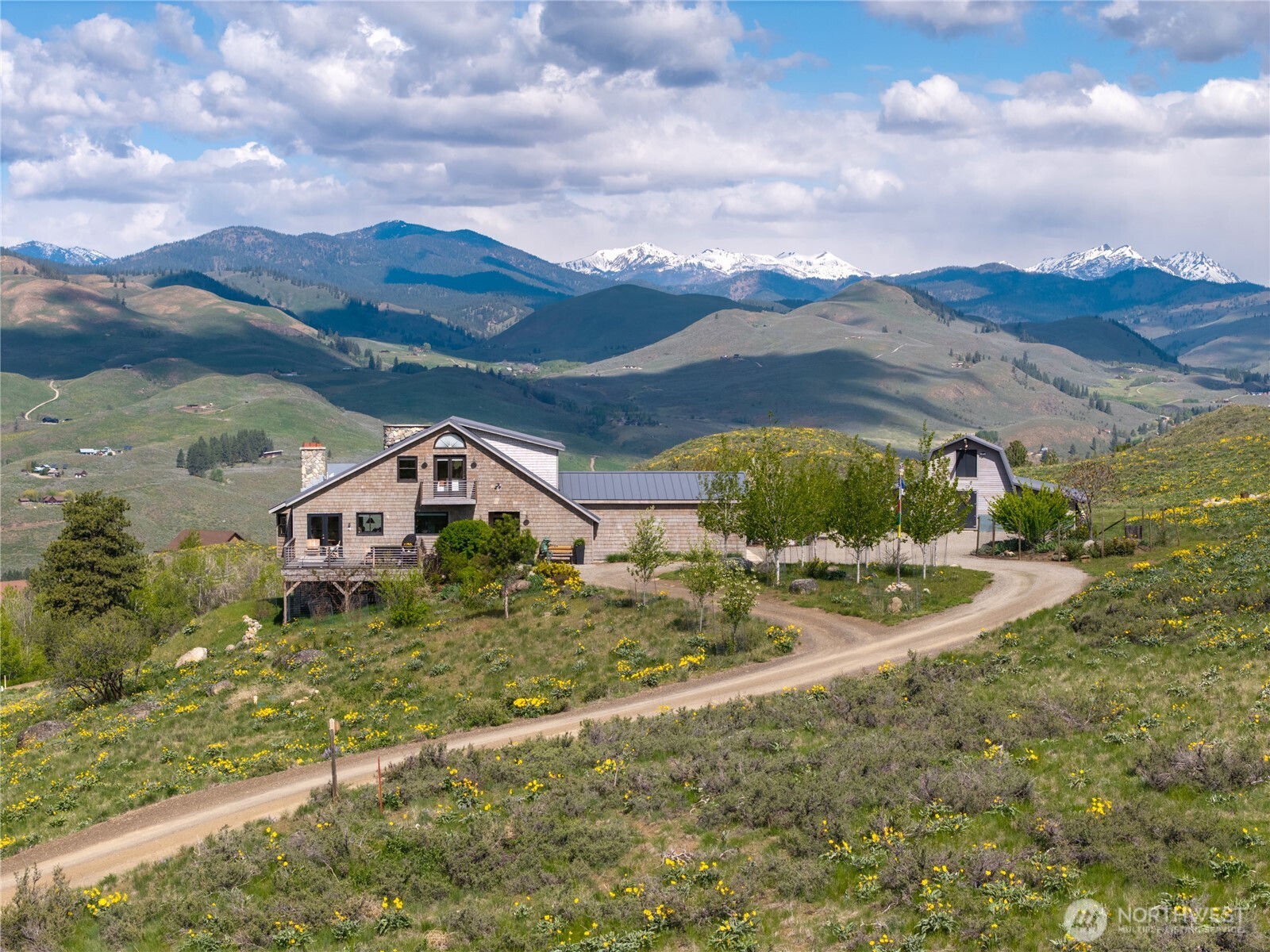 8 Deer Trails Way Property Photo 3
