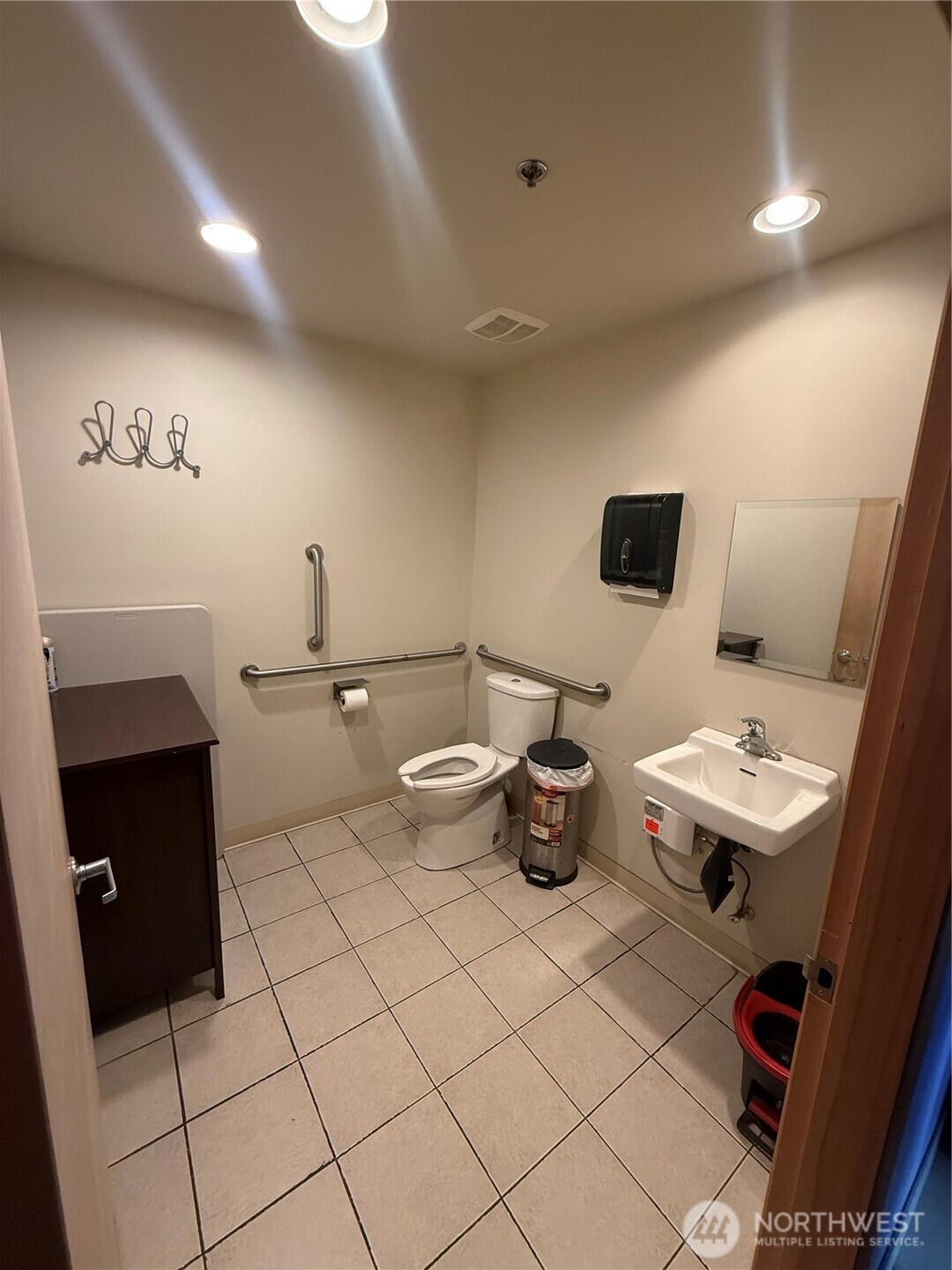 2950 Eastlake Avenue 4 Property Photo 4