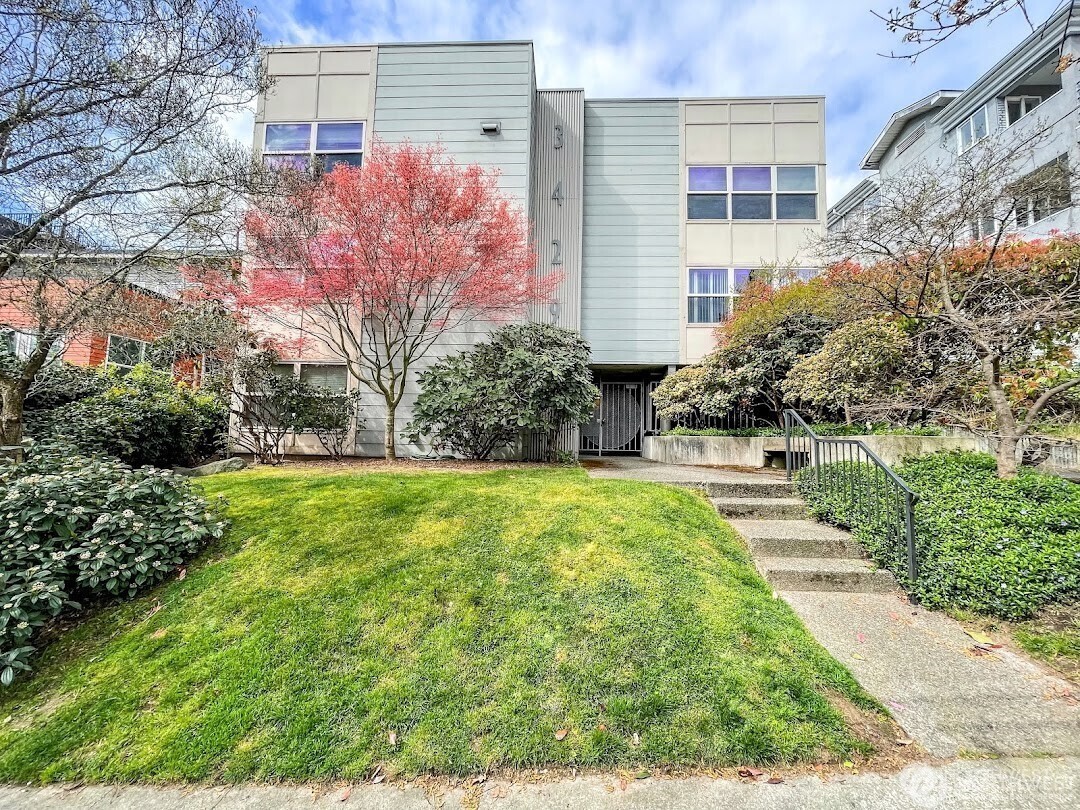 3429 Burke Avenue 23 Property Photo 24