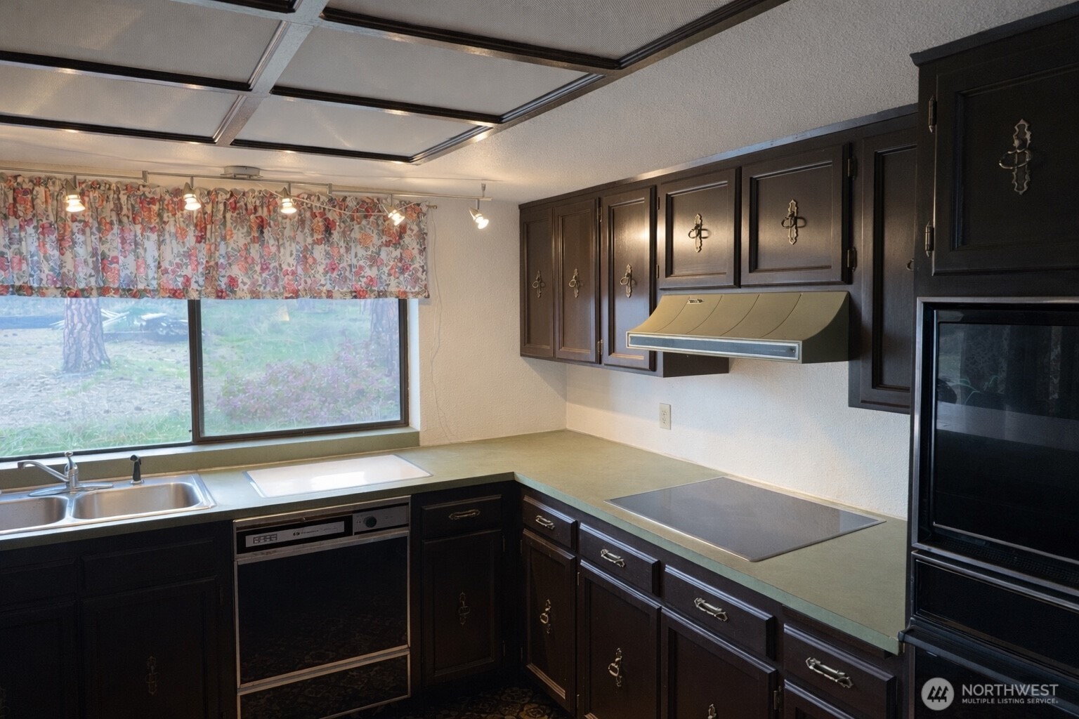 703 N West Street Property Photo 14