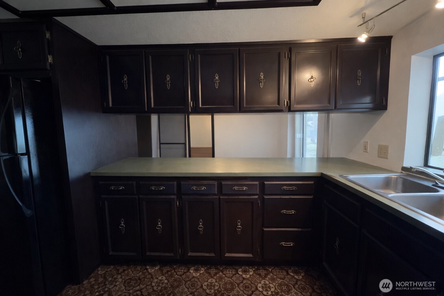 703 N West Street Property Photo 15