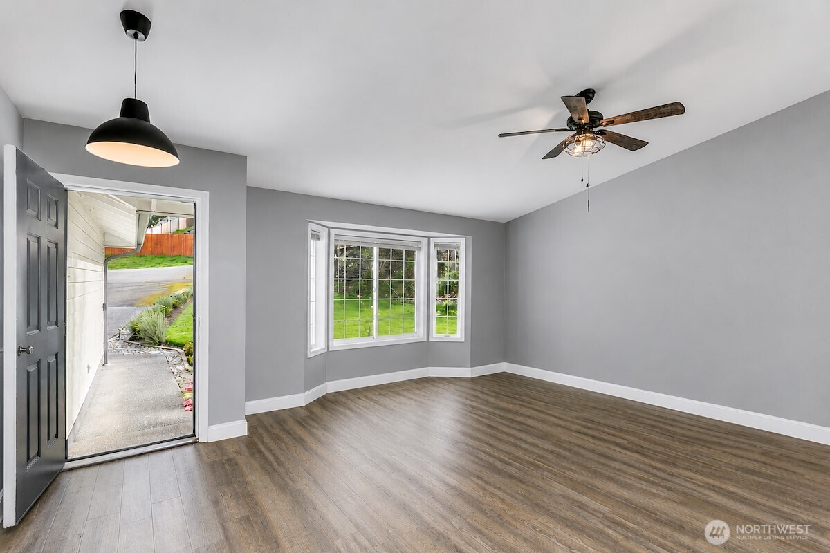 8618 74th Drive Property Photo 3