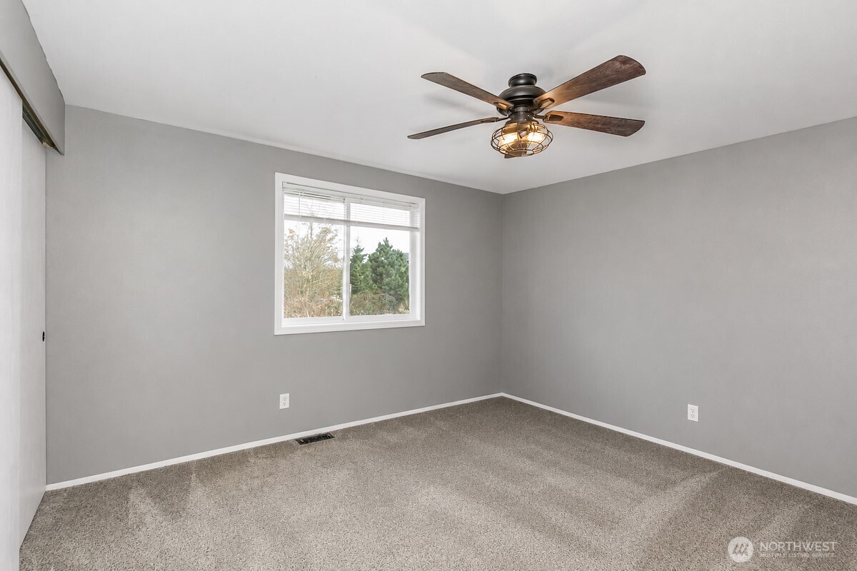8618 74th Drive Property Photo 12