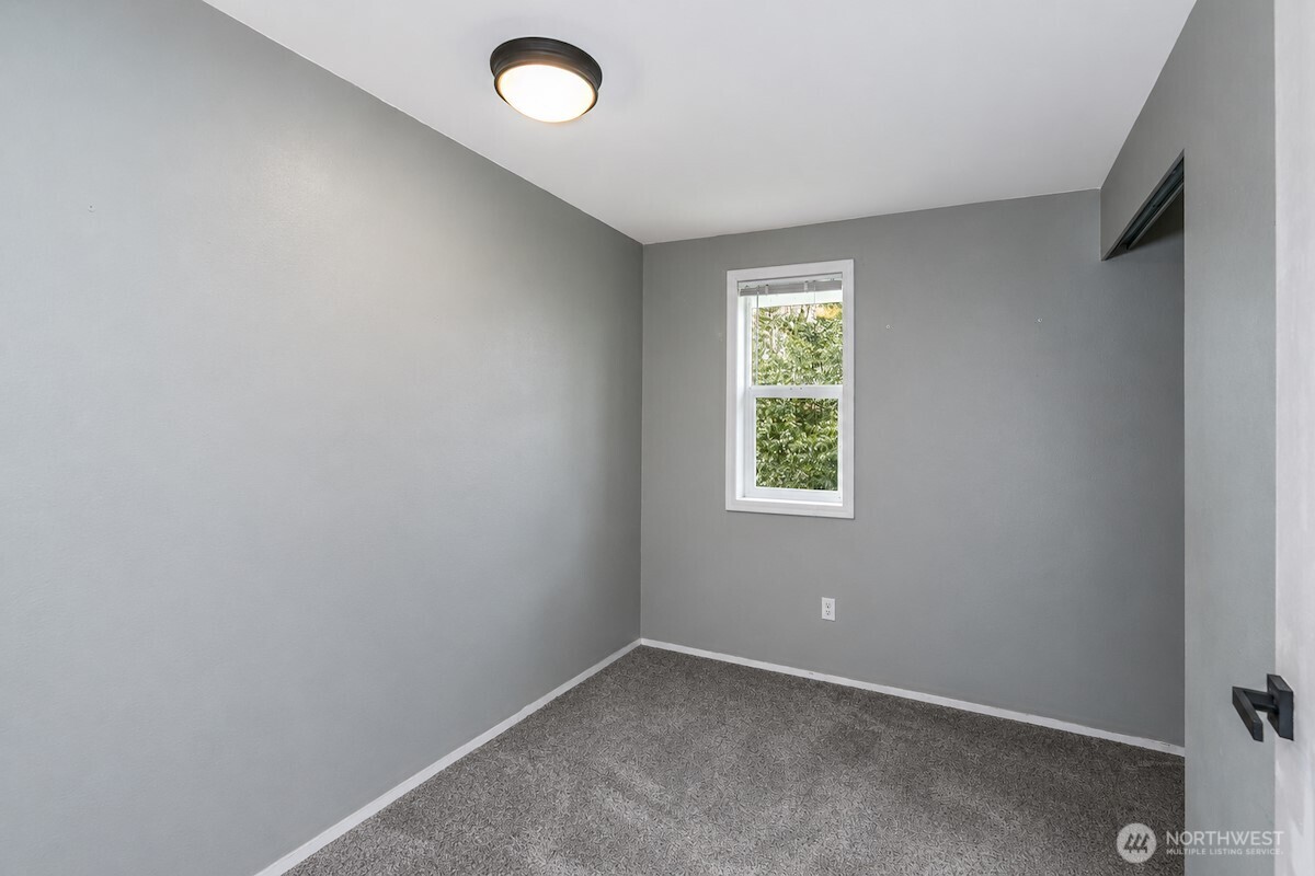 8618 74th Drive Property Photo 17